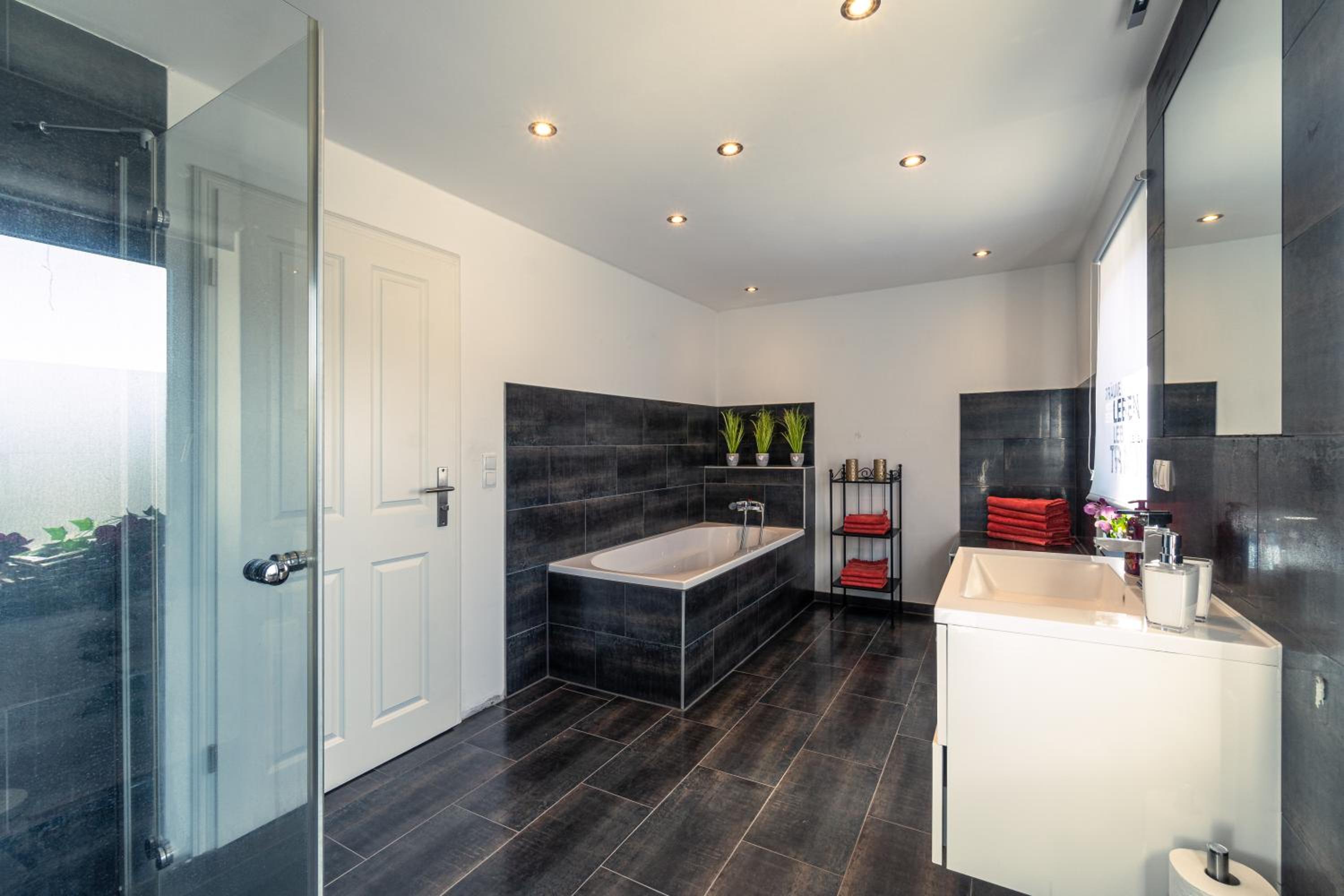 One-Bedroom Apartment - Photo 7