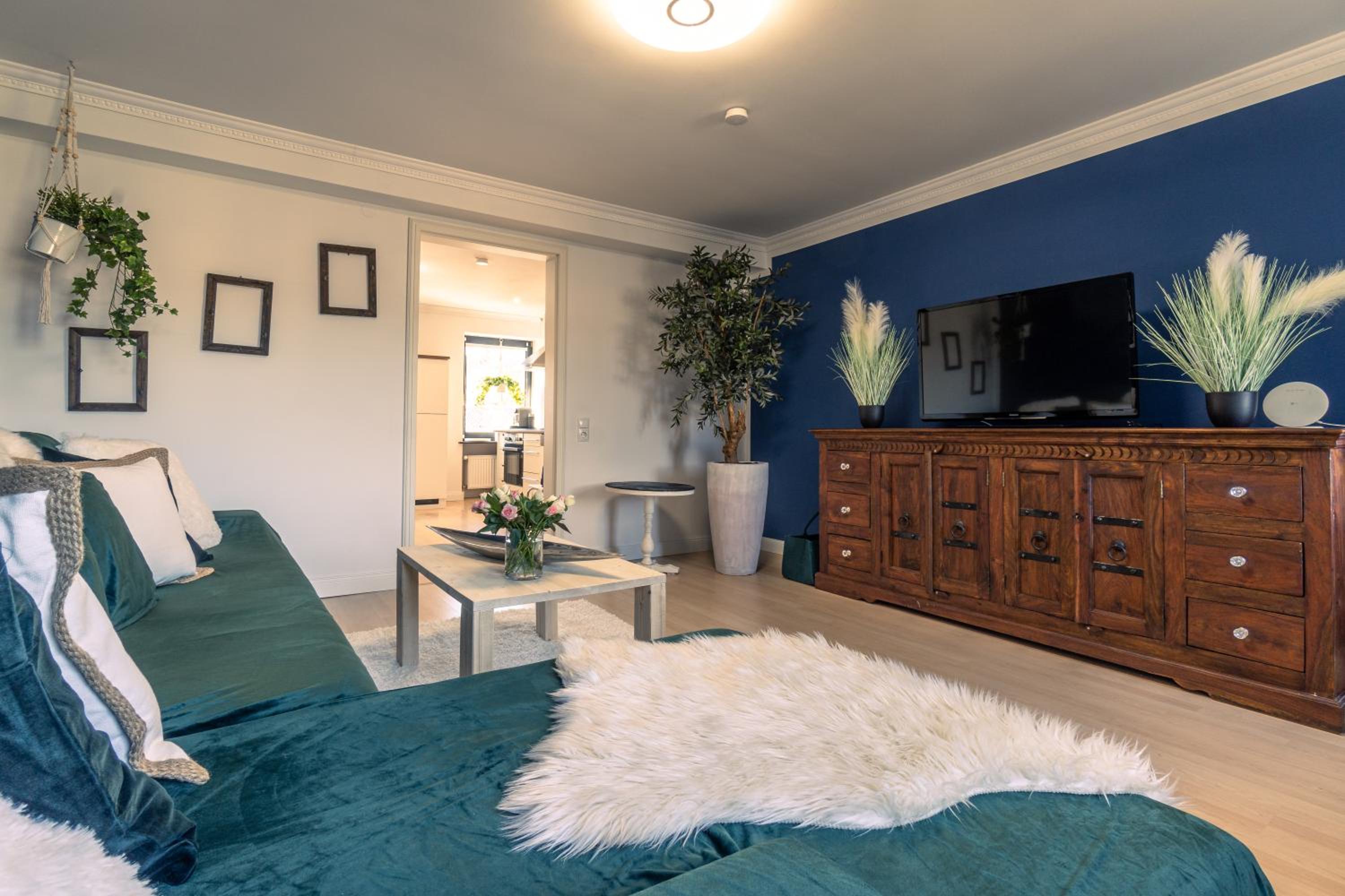 One-Bedroom Apartment - Photo 12
