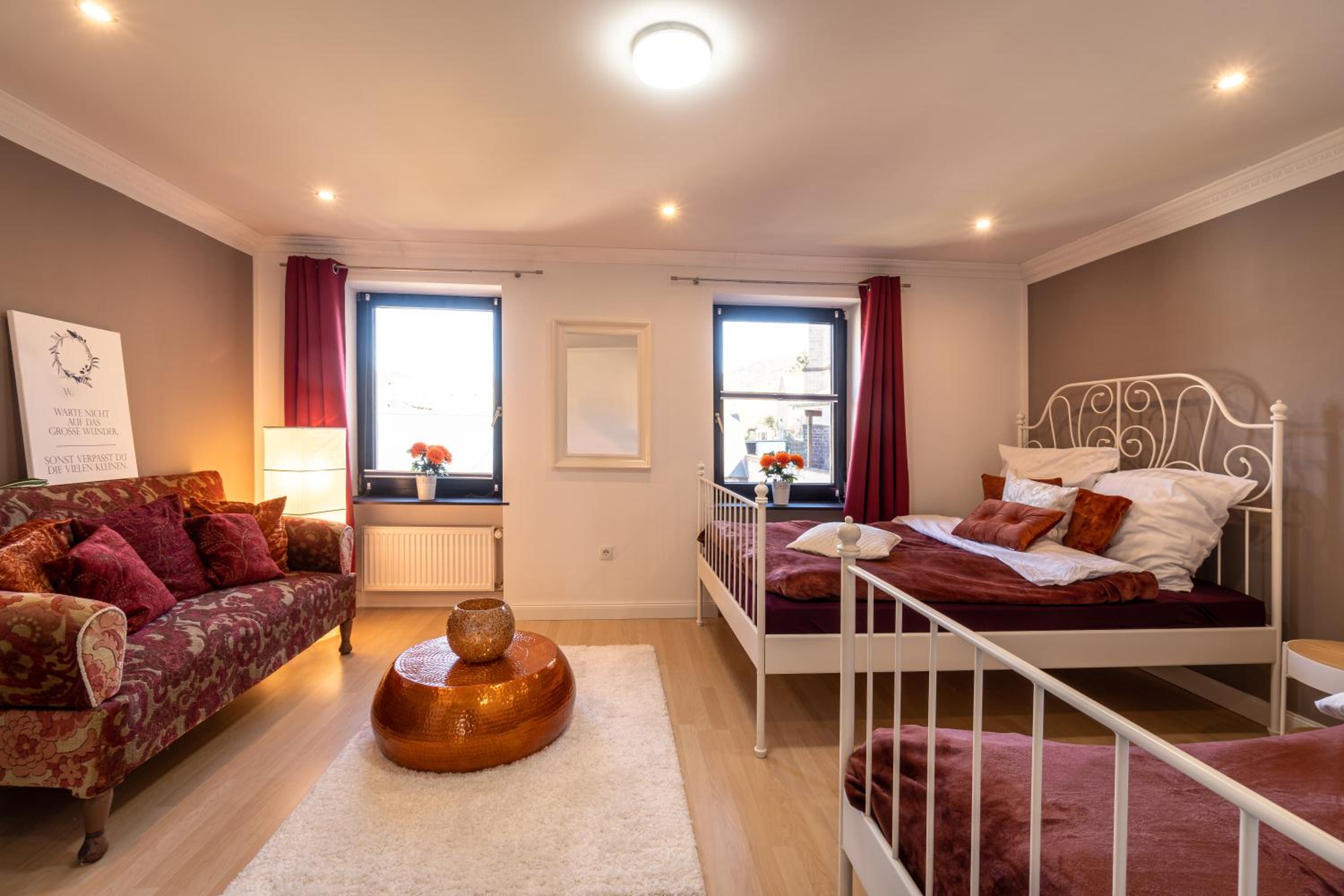 One-Bedroom Apartment - Photo 1