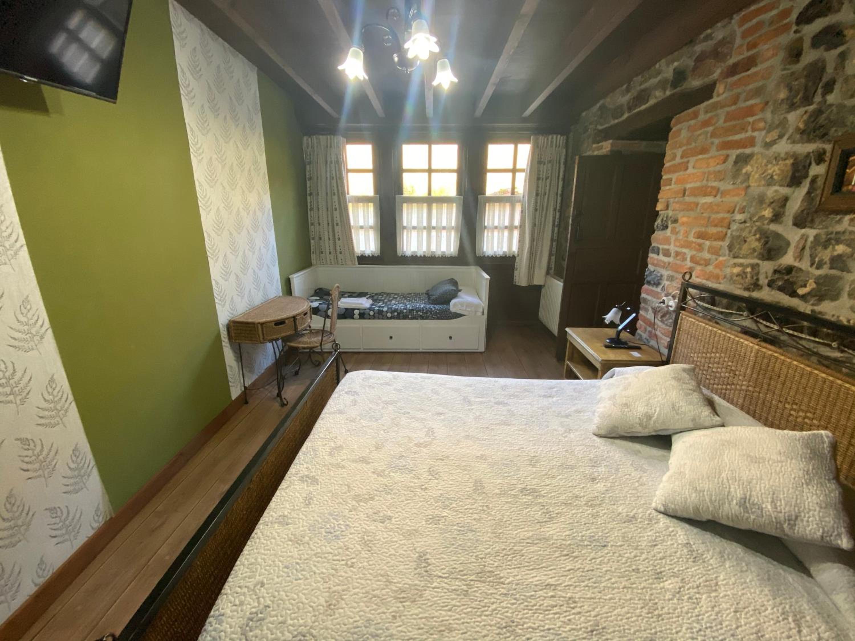 Standard Double Room with Sofa Bed - Photo 14