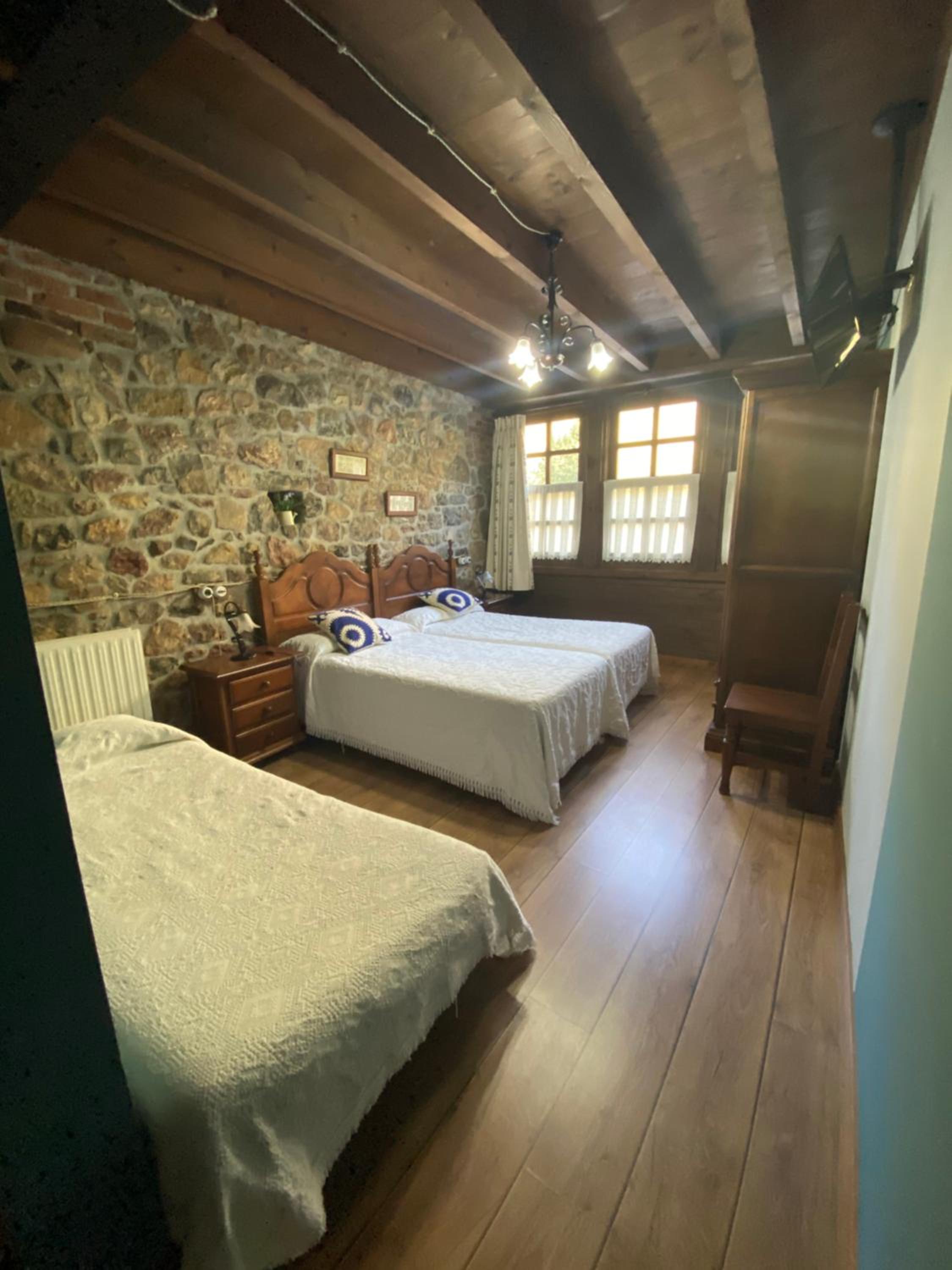 Deluxe Double Room with Extra Bed photo 3