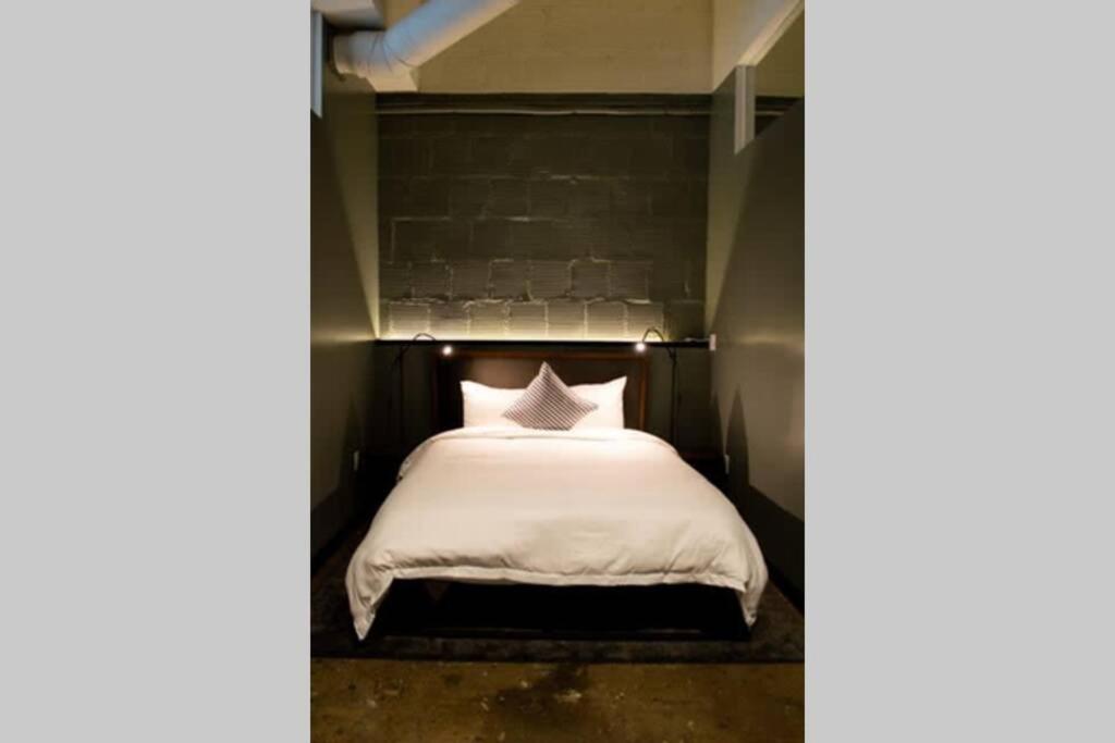 Two-Bedroom Apartment - Photo 17