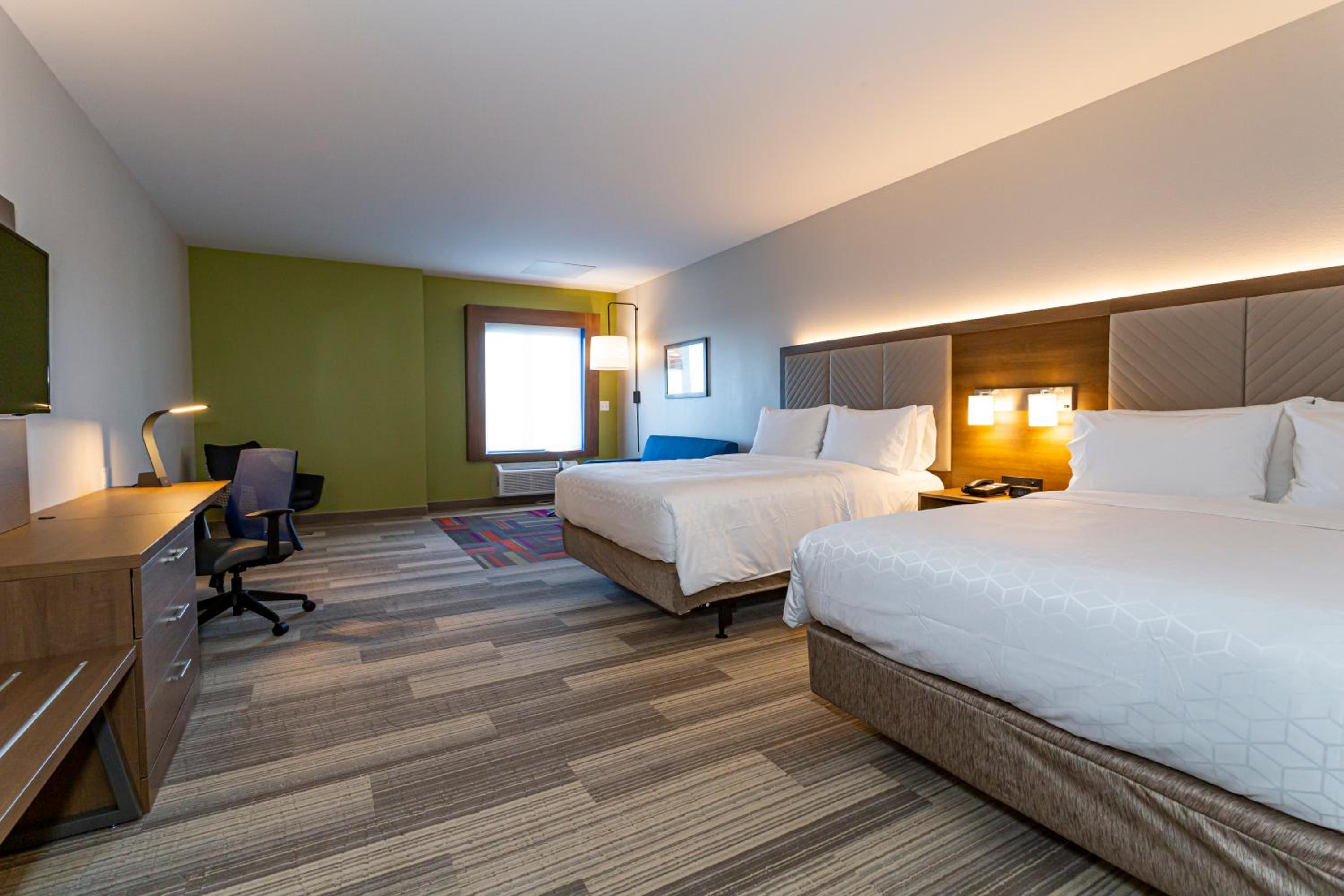 Suite with Two Queen Beds - Photo 1
