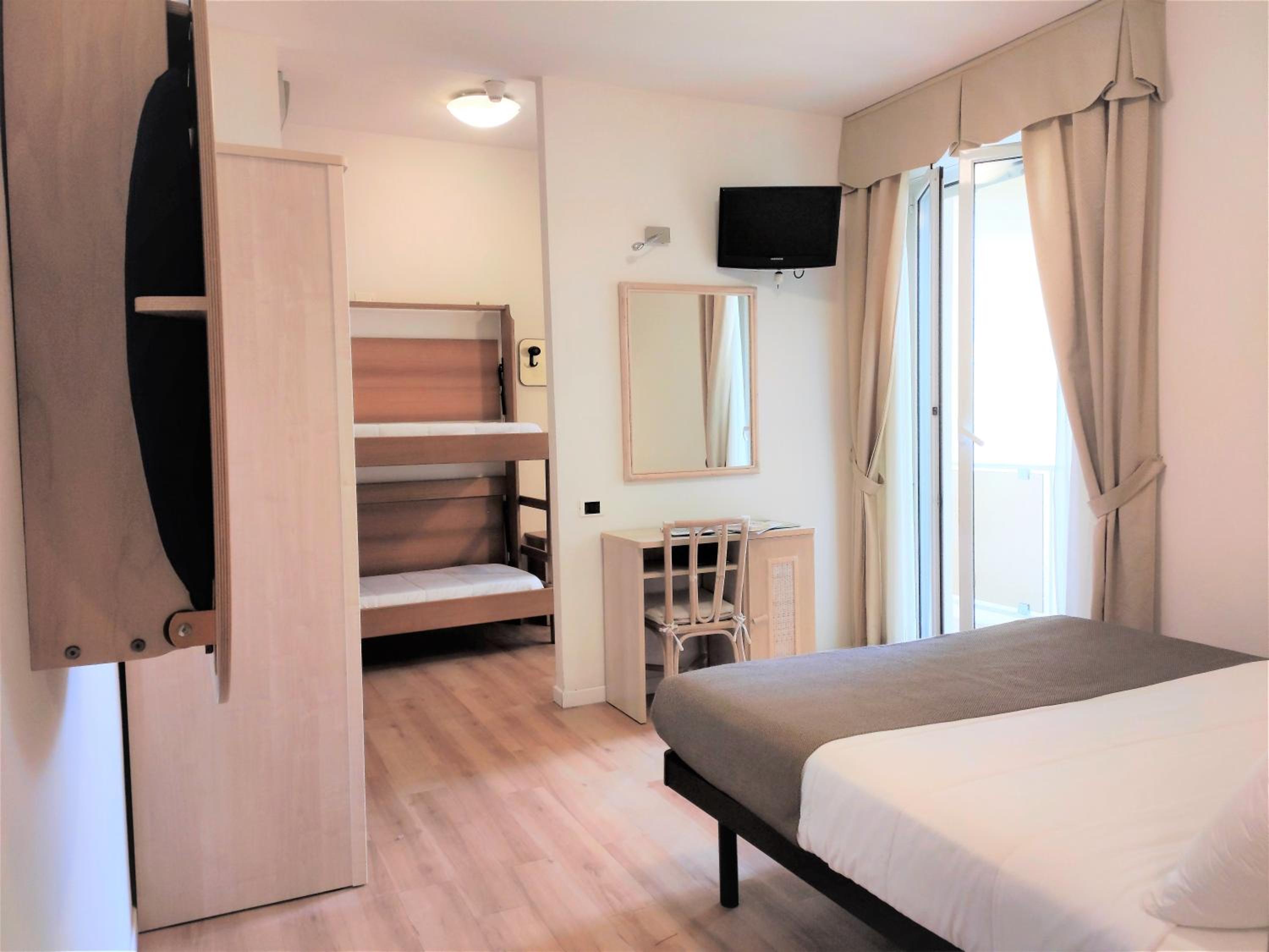 Superior Quadruple Room photo 3