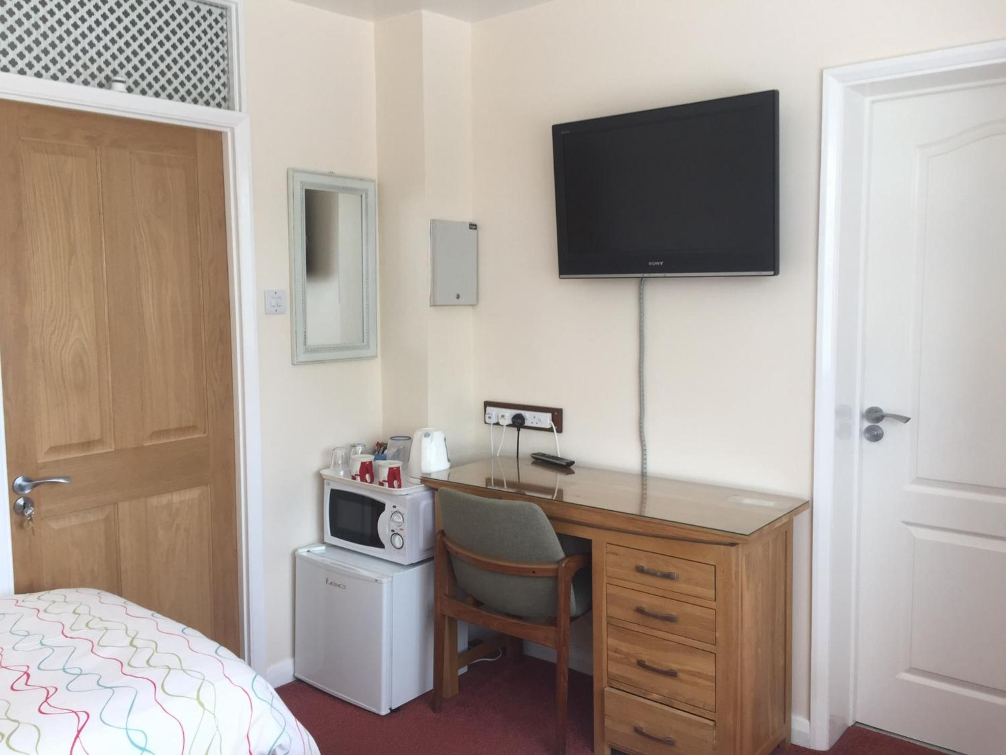 Twin Room with Bathroom photo 3