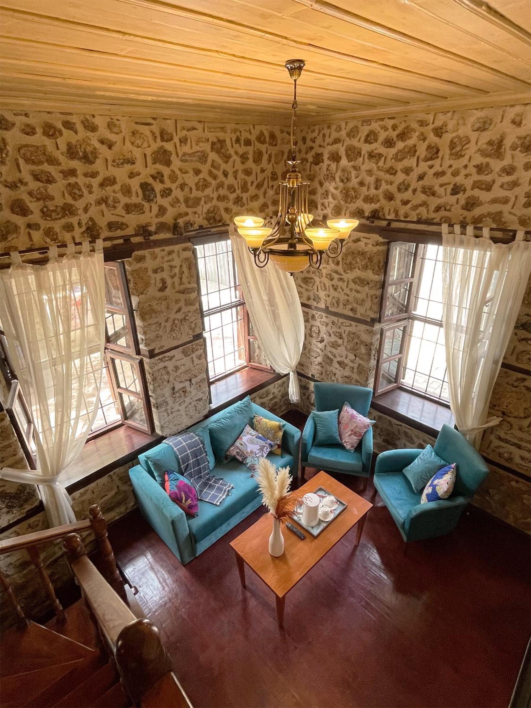 Deluxe King Suite