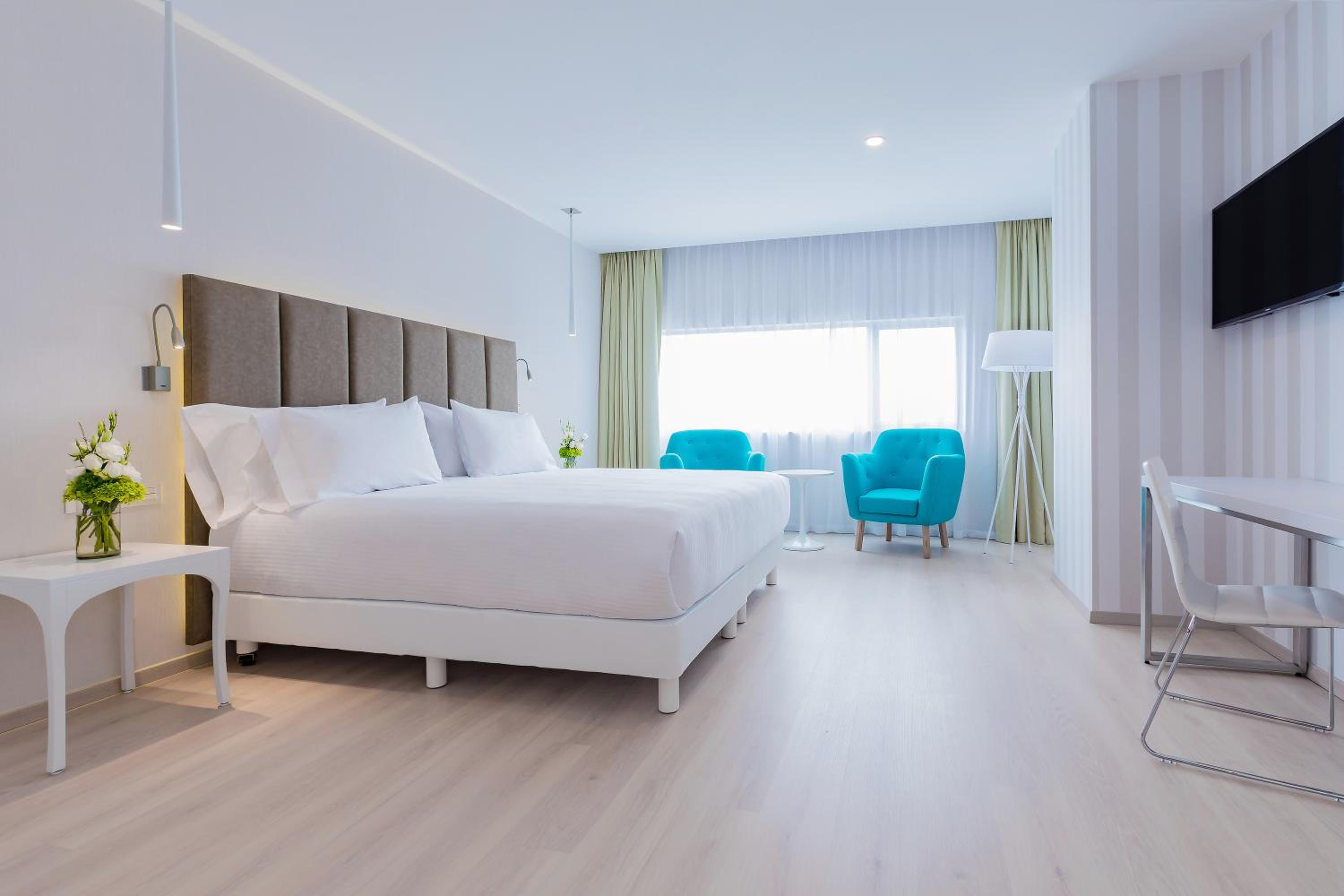 Family Room (2 Adults + 2 Children)