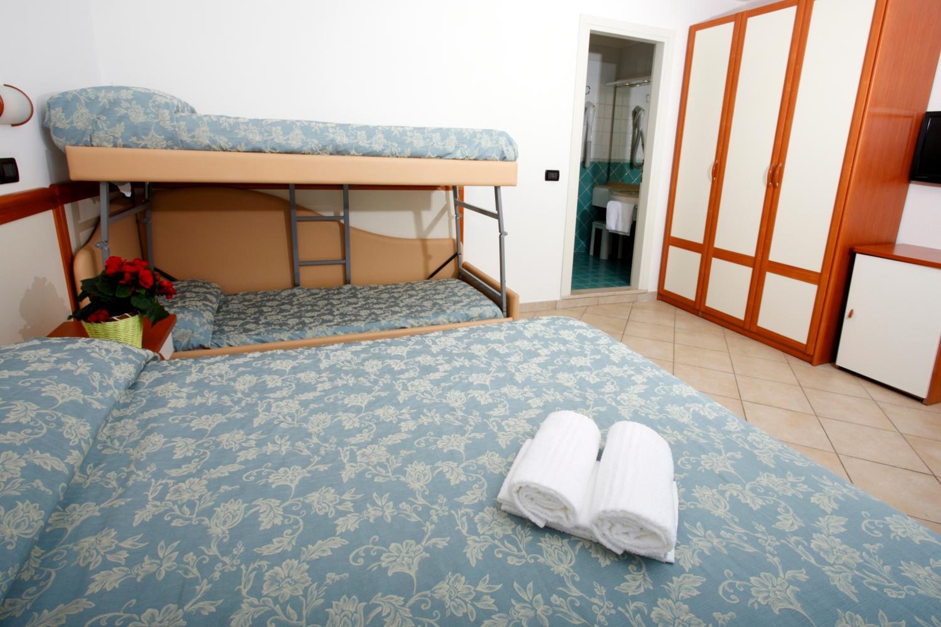 Standard Quadruple Room photo 3