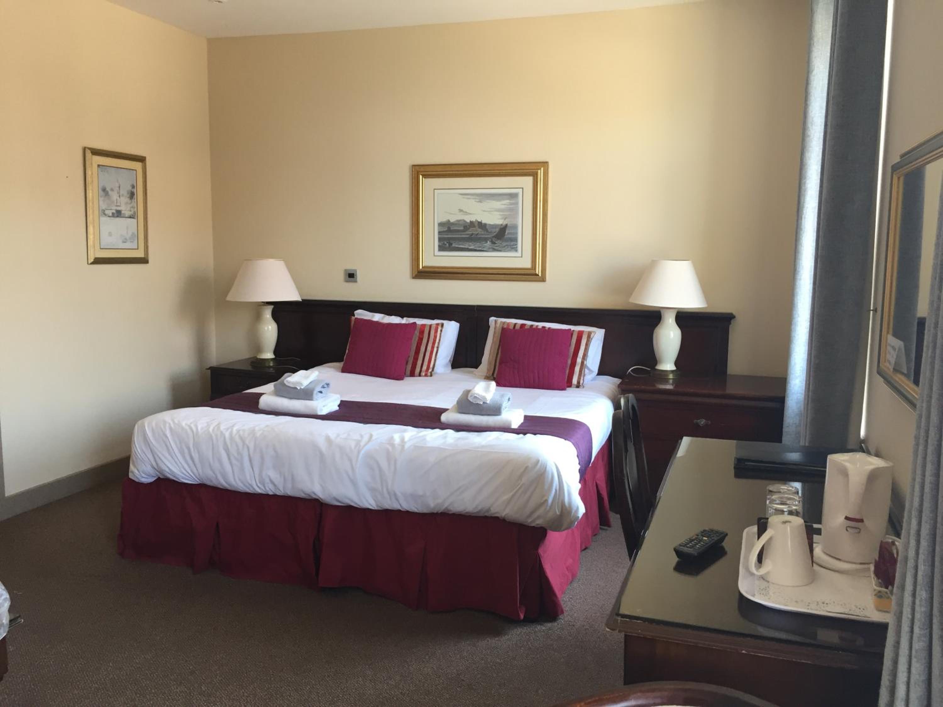Deluxe Double Room with Bath - Photo 4