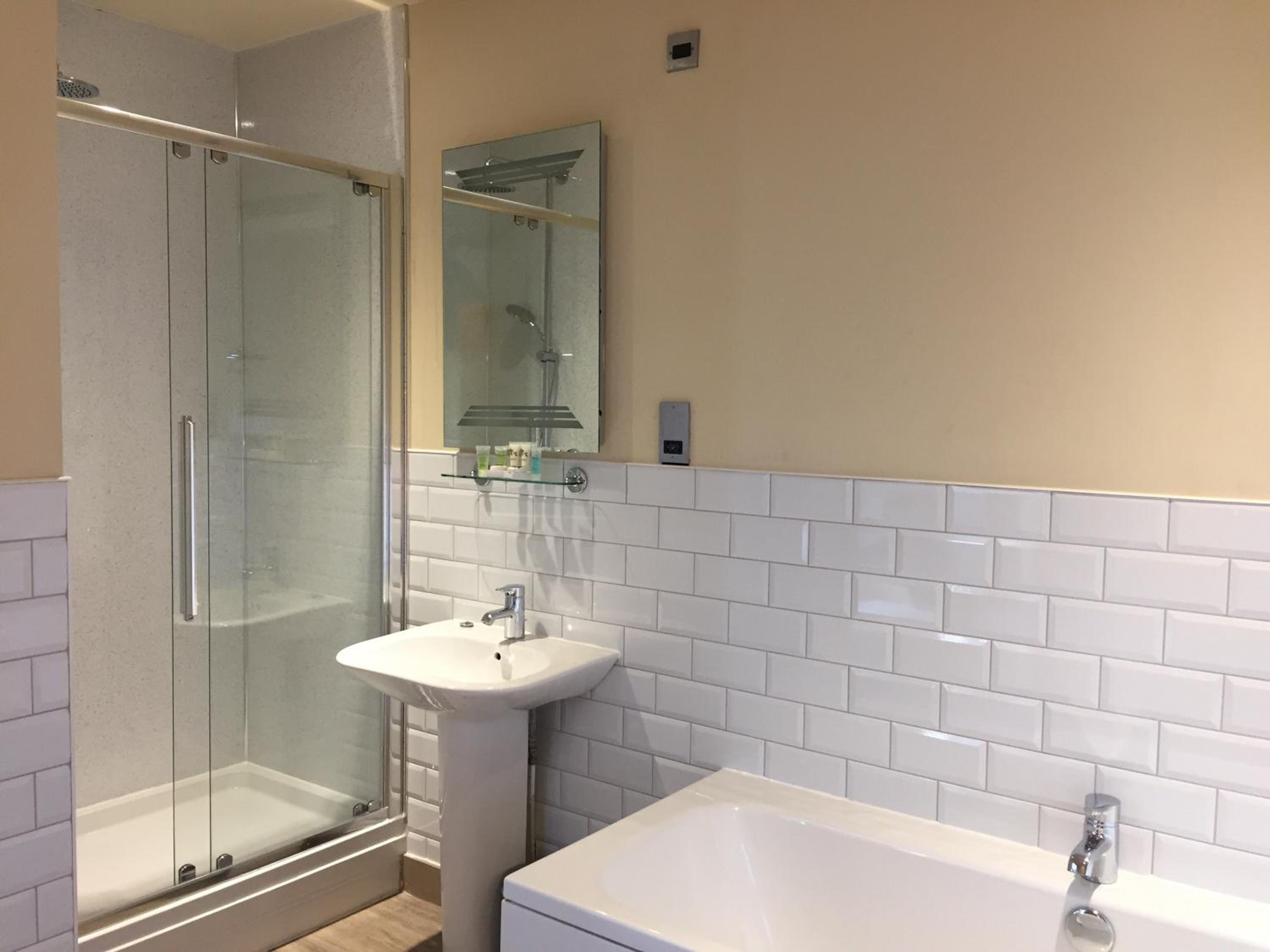 Deluxe Double Room with Bath - Photo 2