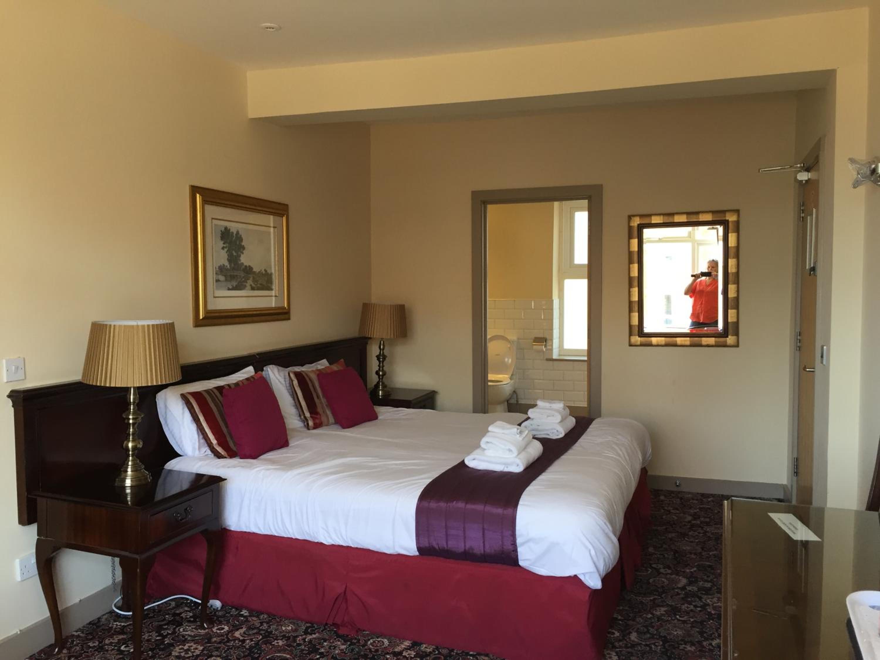 Deluxe Double Room with Bath - Photo 3