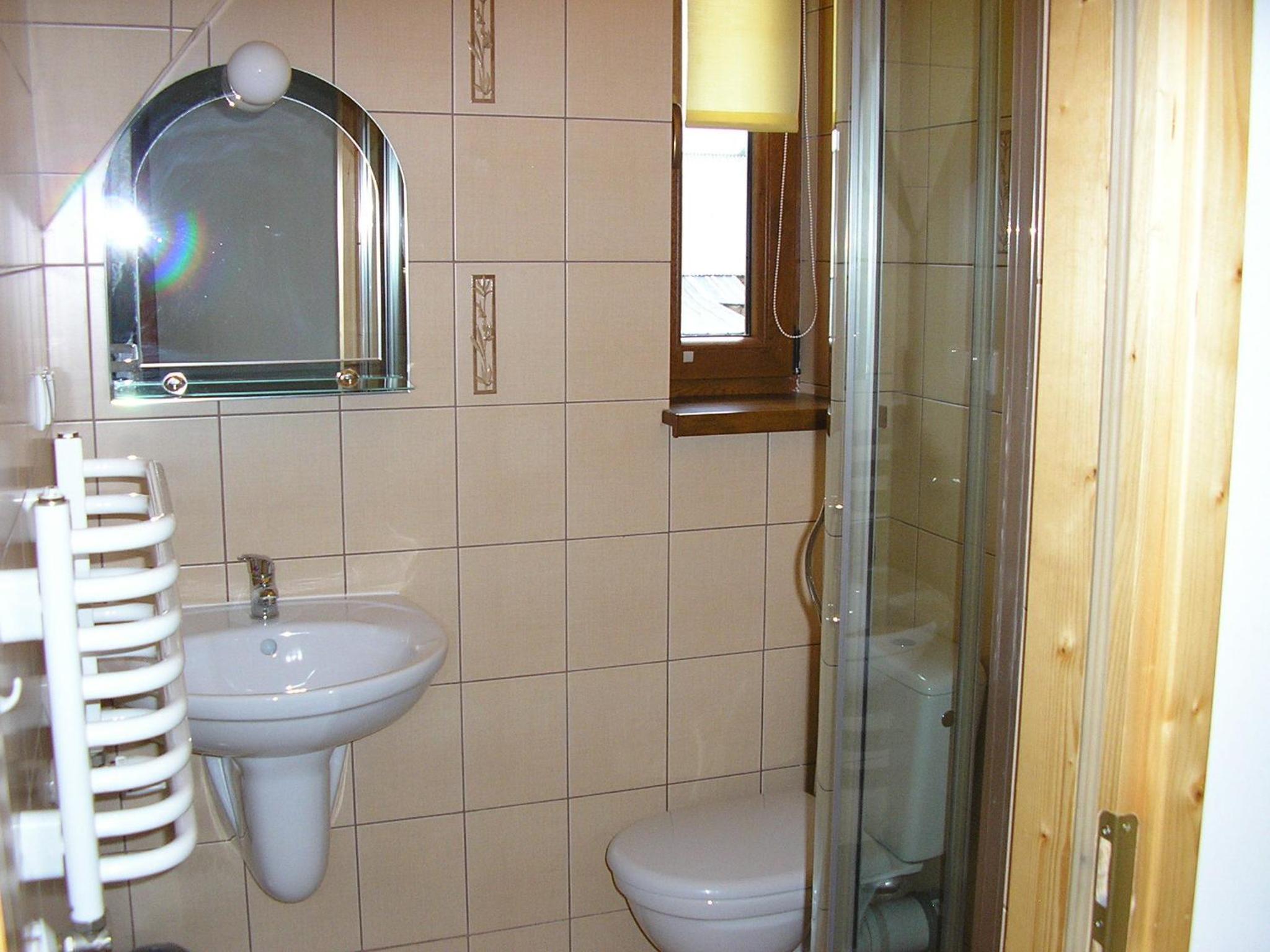 Double Room with Private Bathroom and Balcony - Photo 4