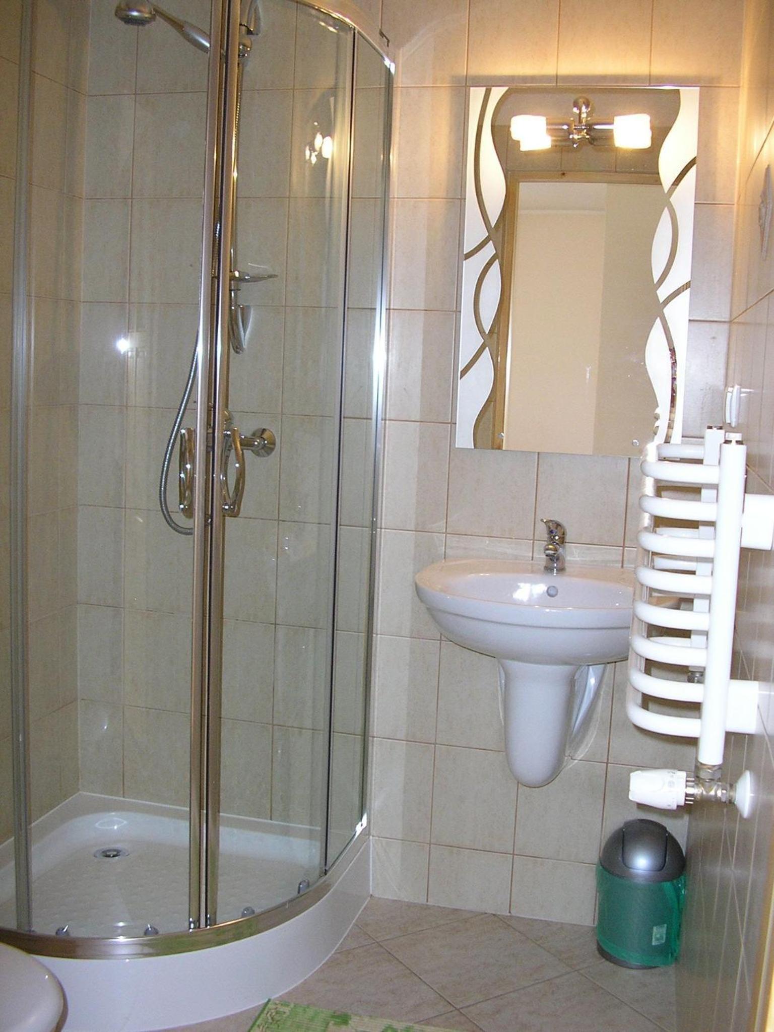 Double Room with Private Bathroom and Balcony - Photo 5