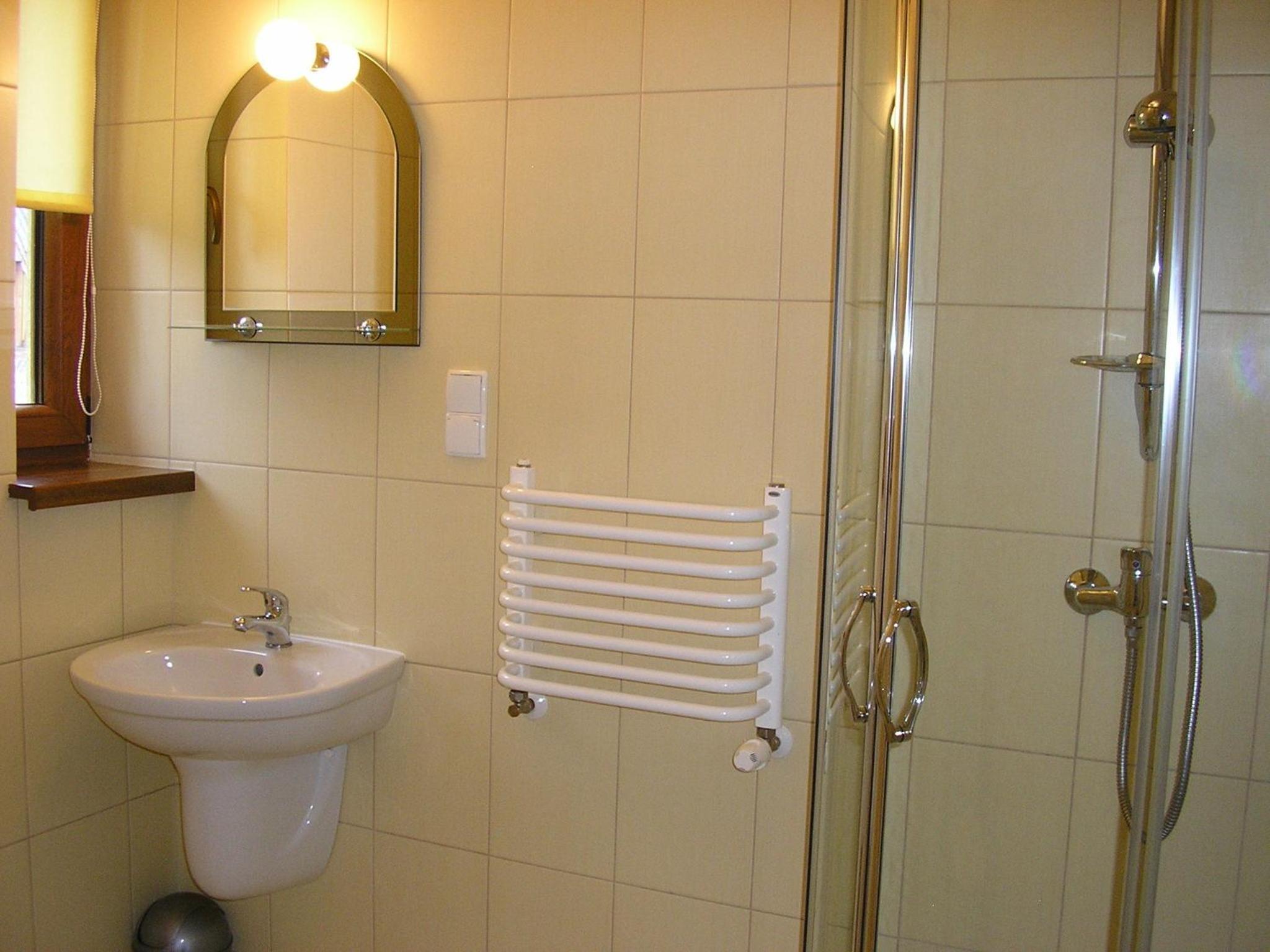 Triple Room with Private Bathroom and Balcony - Photo 2