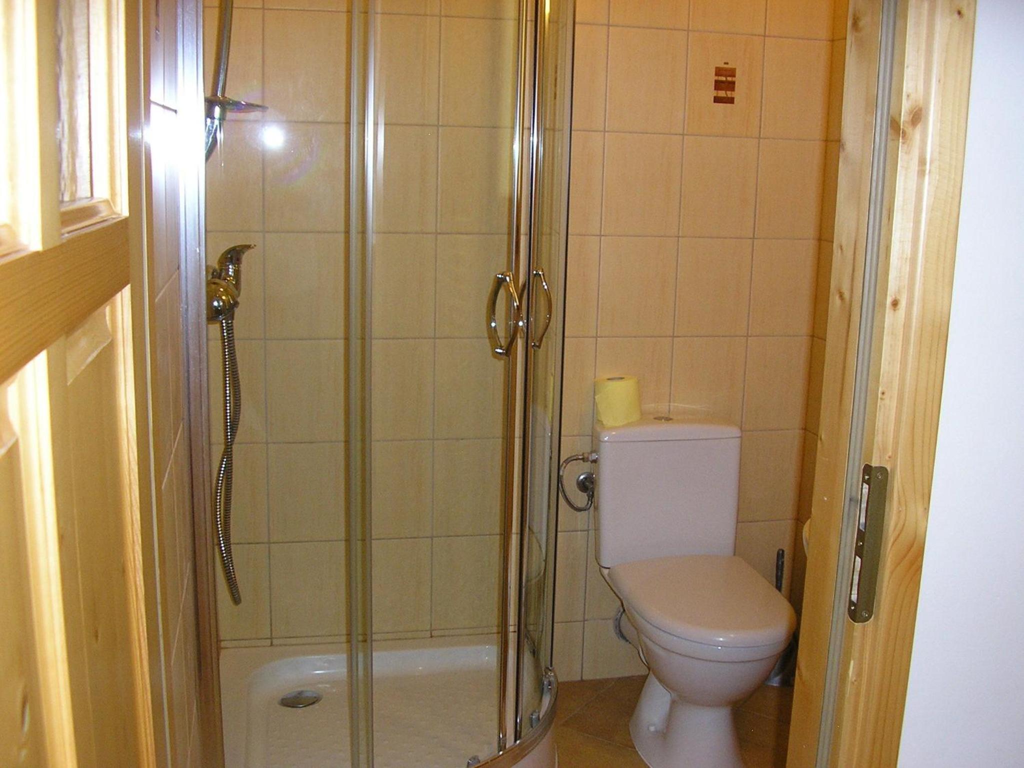 Double Room with Private Bathroom and Balcony - Photo 2