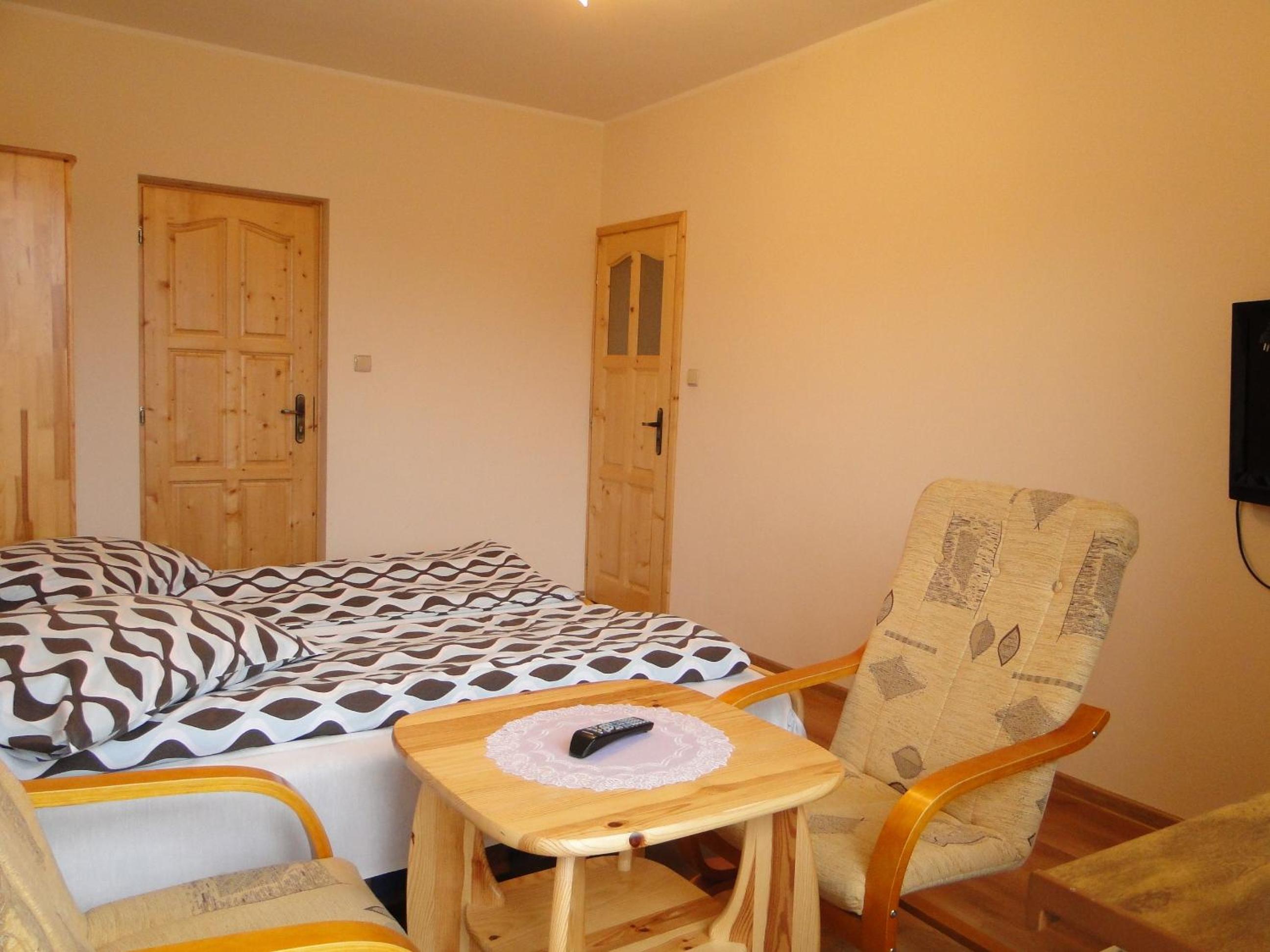 Double Room with Private Bathroom and Balcony - Photo 3