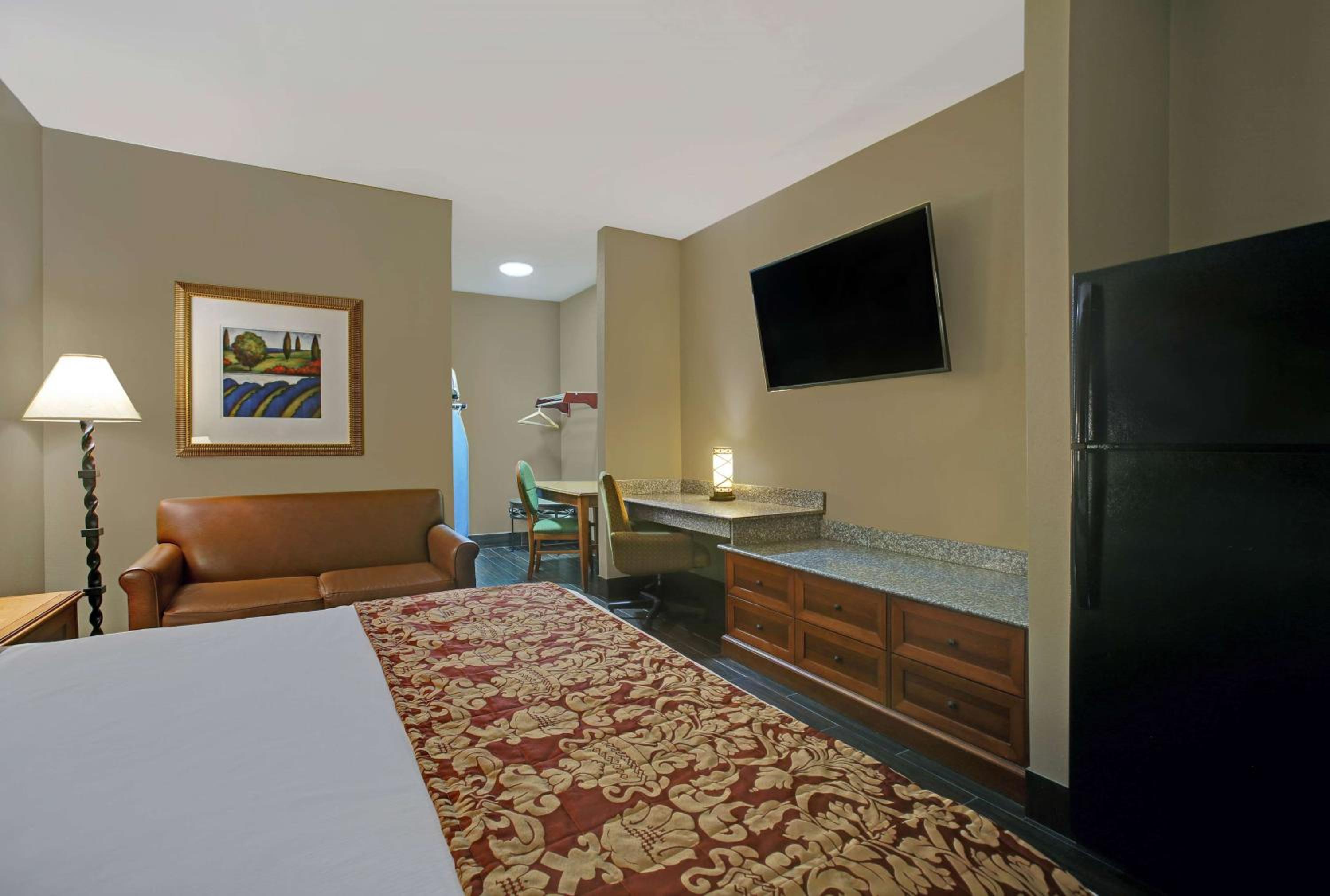 King Room - Non-Smoking photo 2