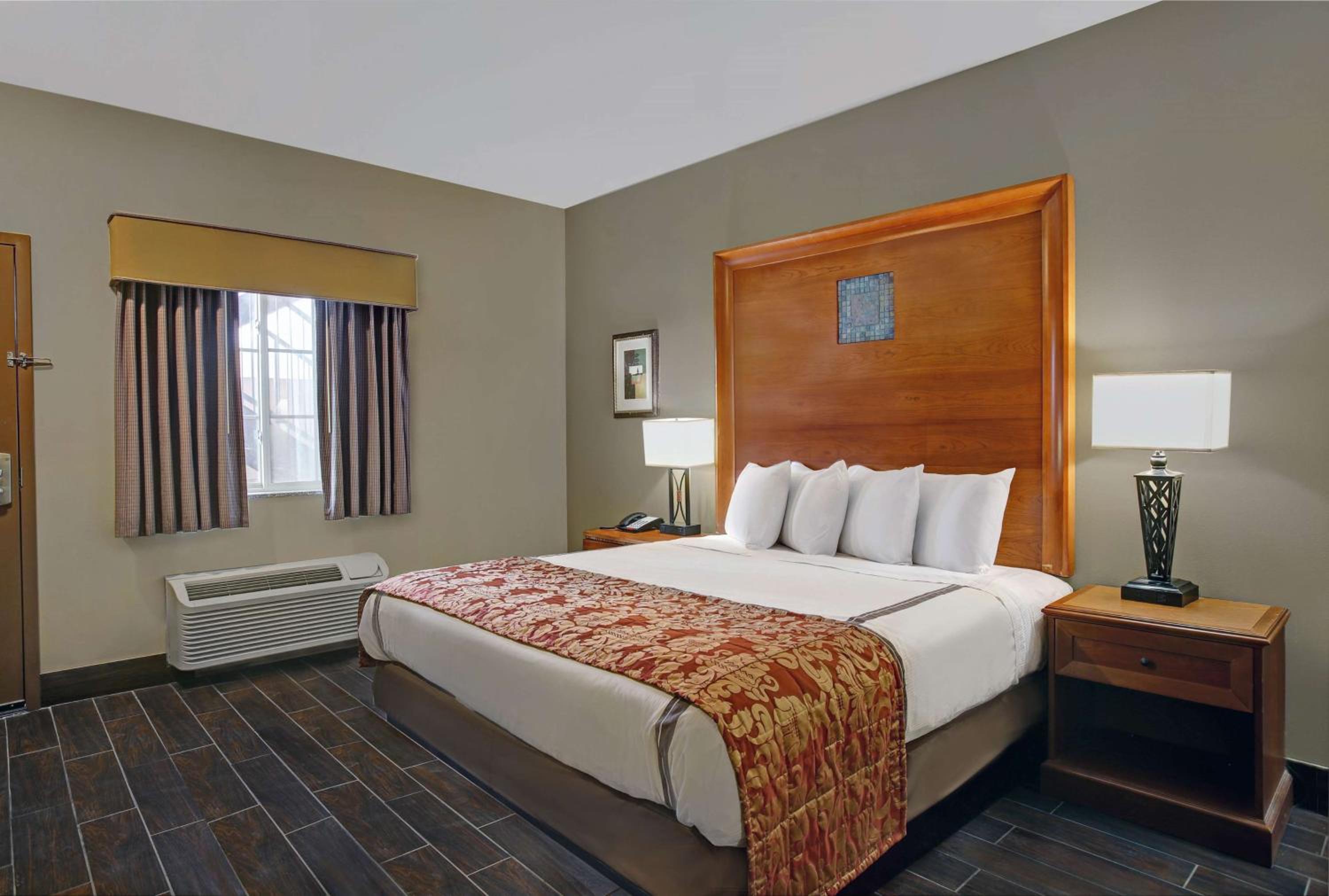 King Room - Disability Access - Non-Smoking photo 3