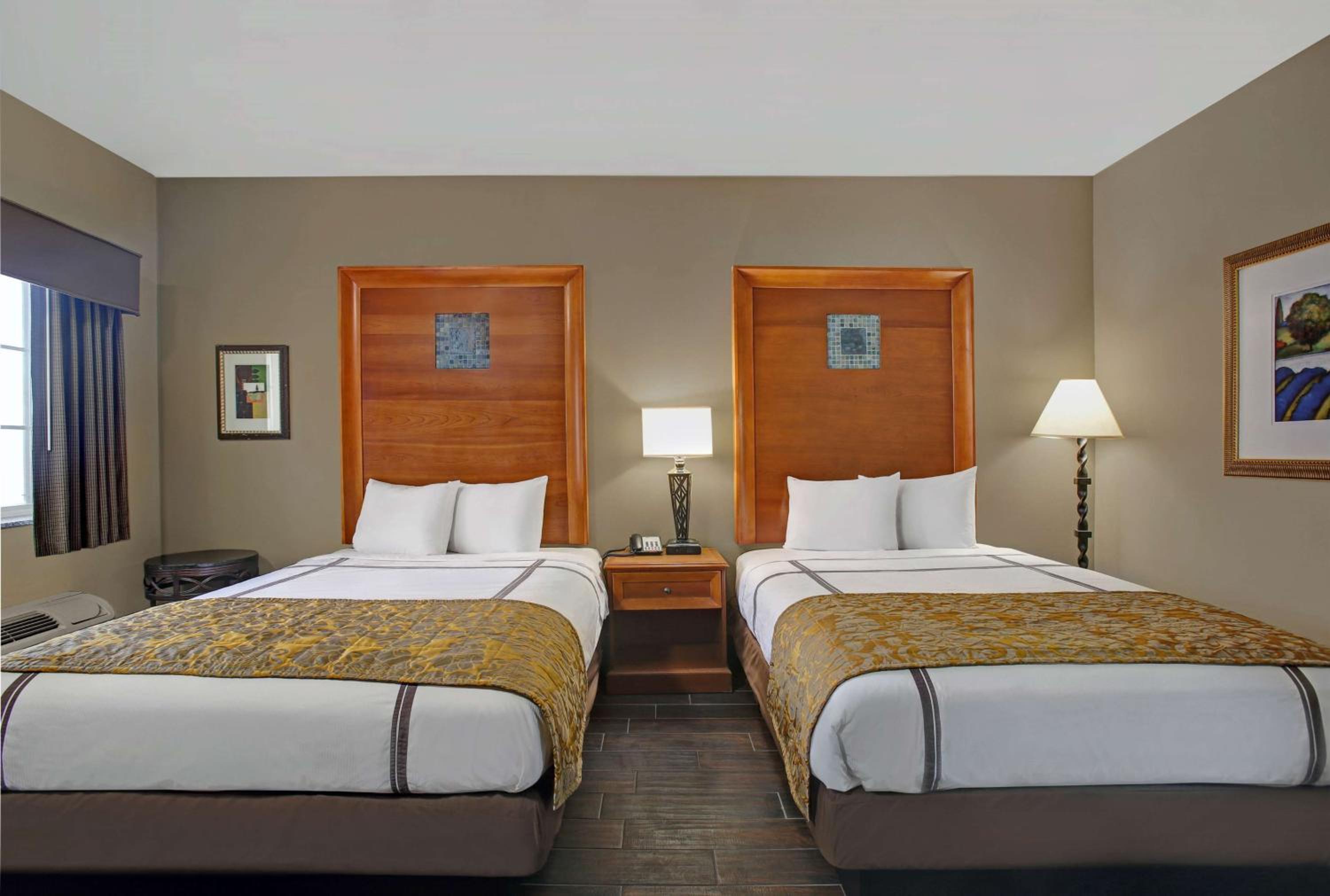 Queen Room with Two Queen Beds - Disability Access - Non-Smoking photo 3