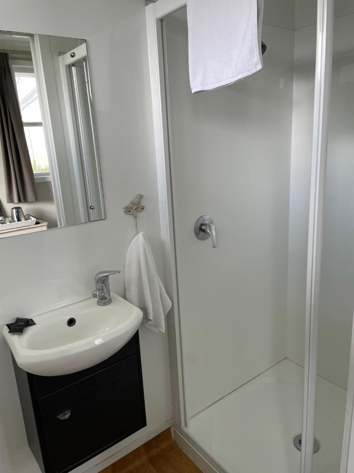Twin Room - Photo 3