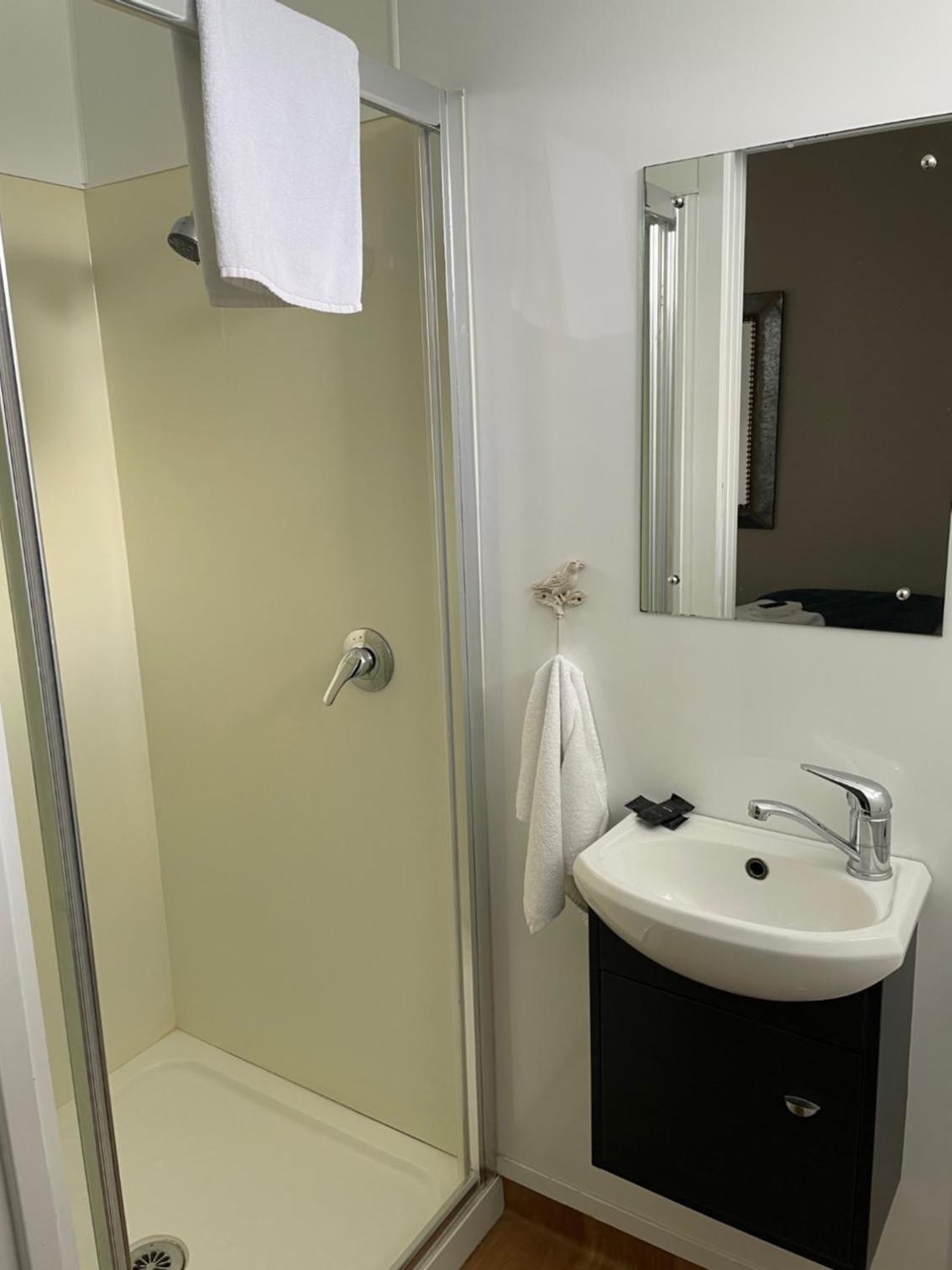 Twin Room - Photo 4