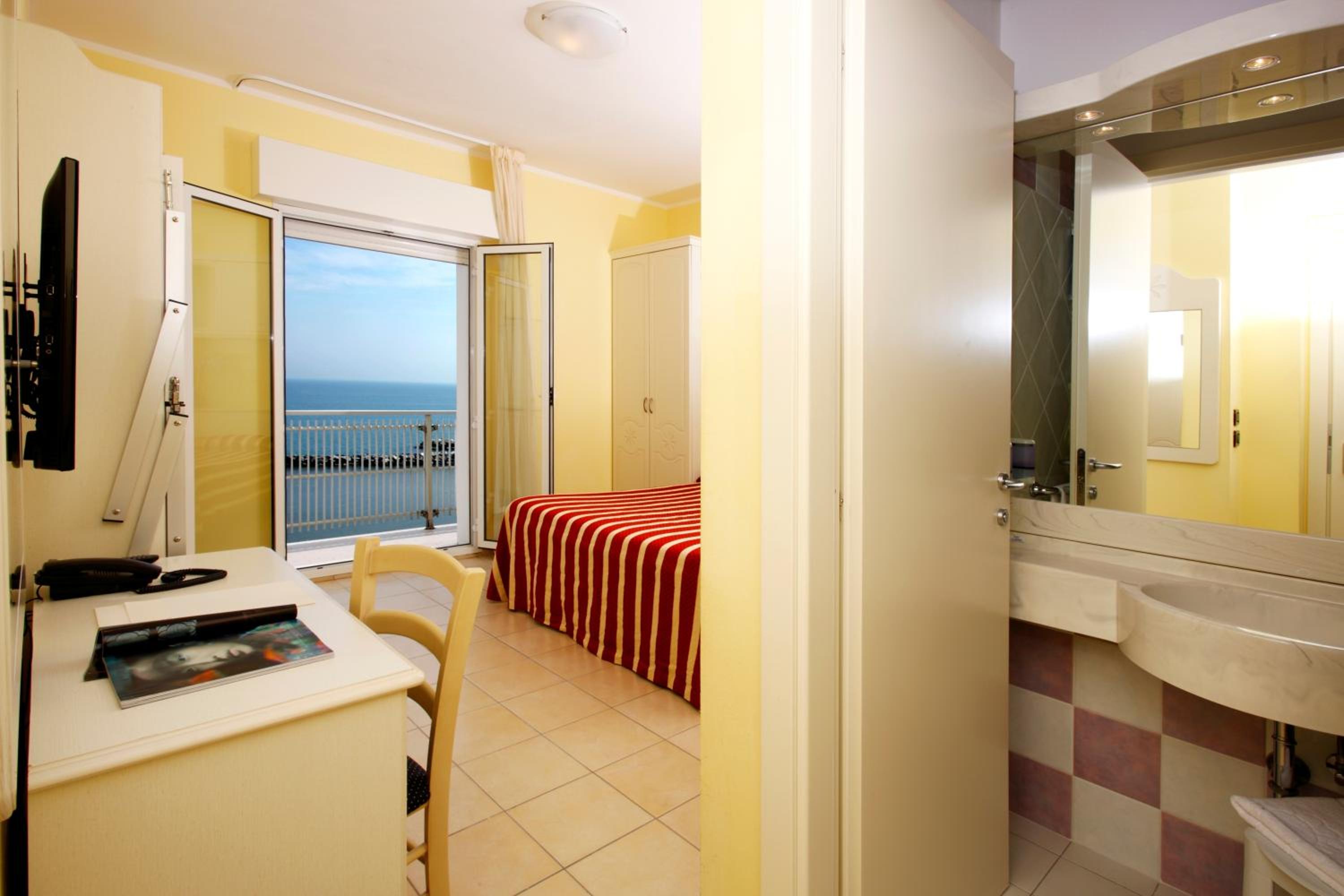 Standard Triple Room photo 1