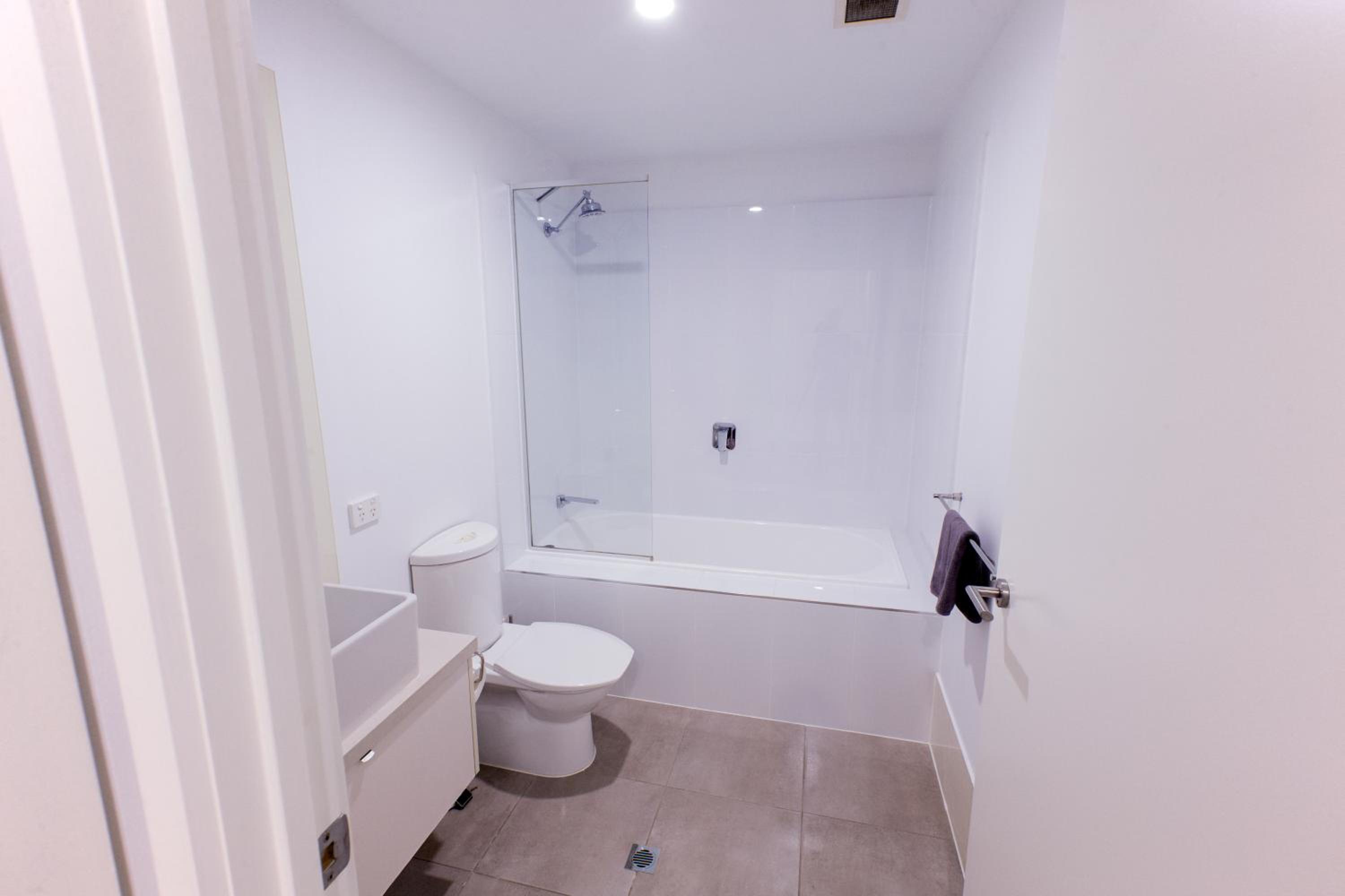 One Bedroom Apartment River View thumbnail 5