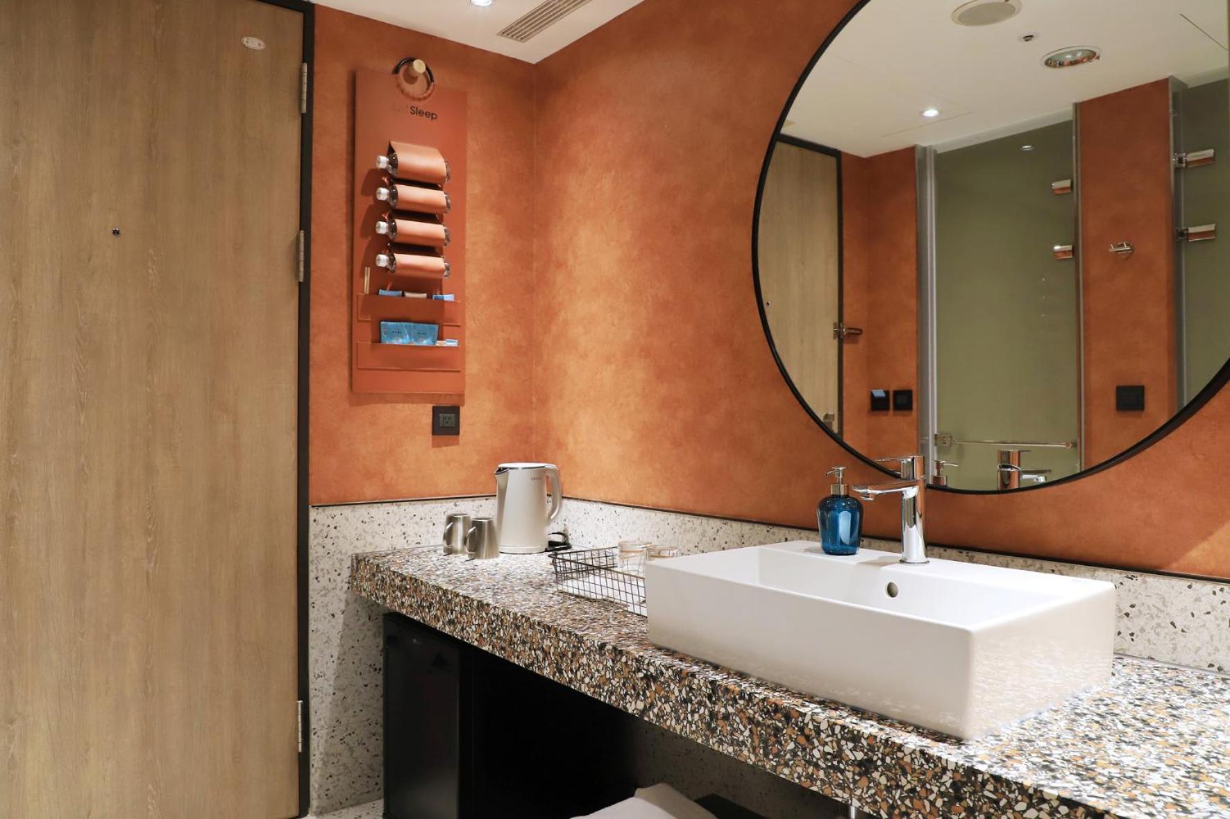 Standard Twin Room - Photo 6