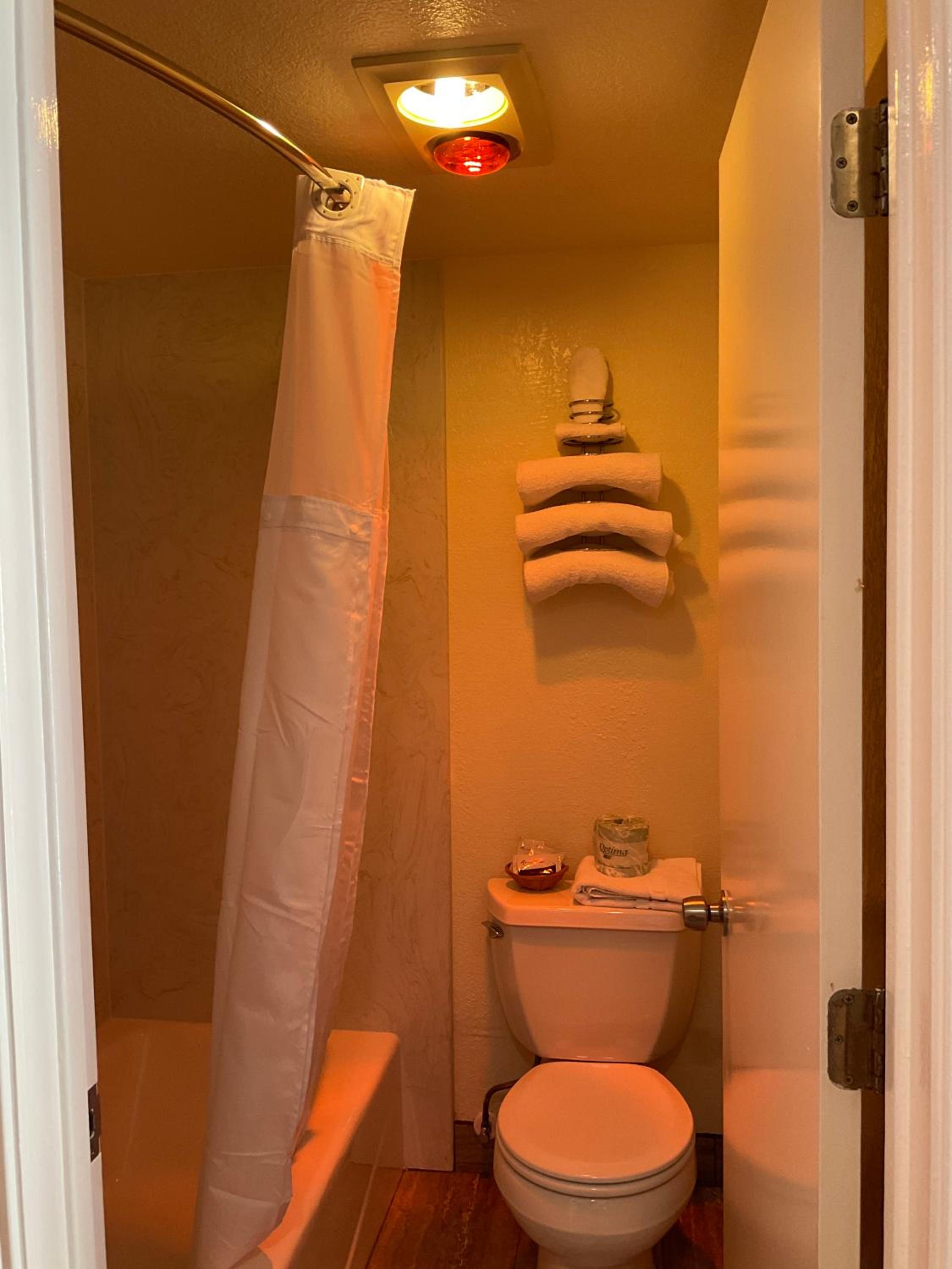 Queen Room photo 3