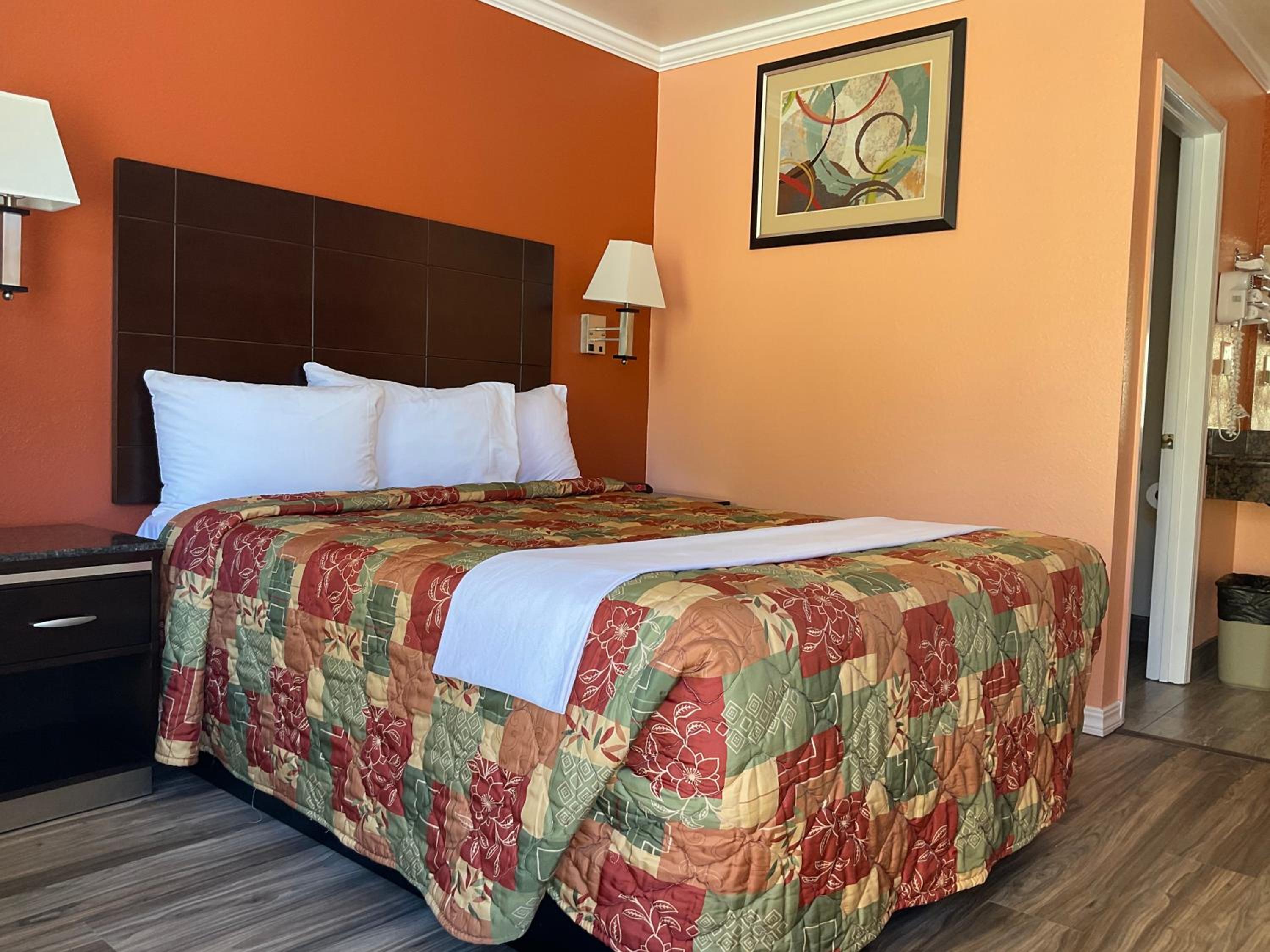 Double Room with One Double Bed photo 1