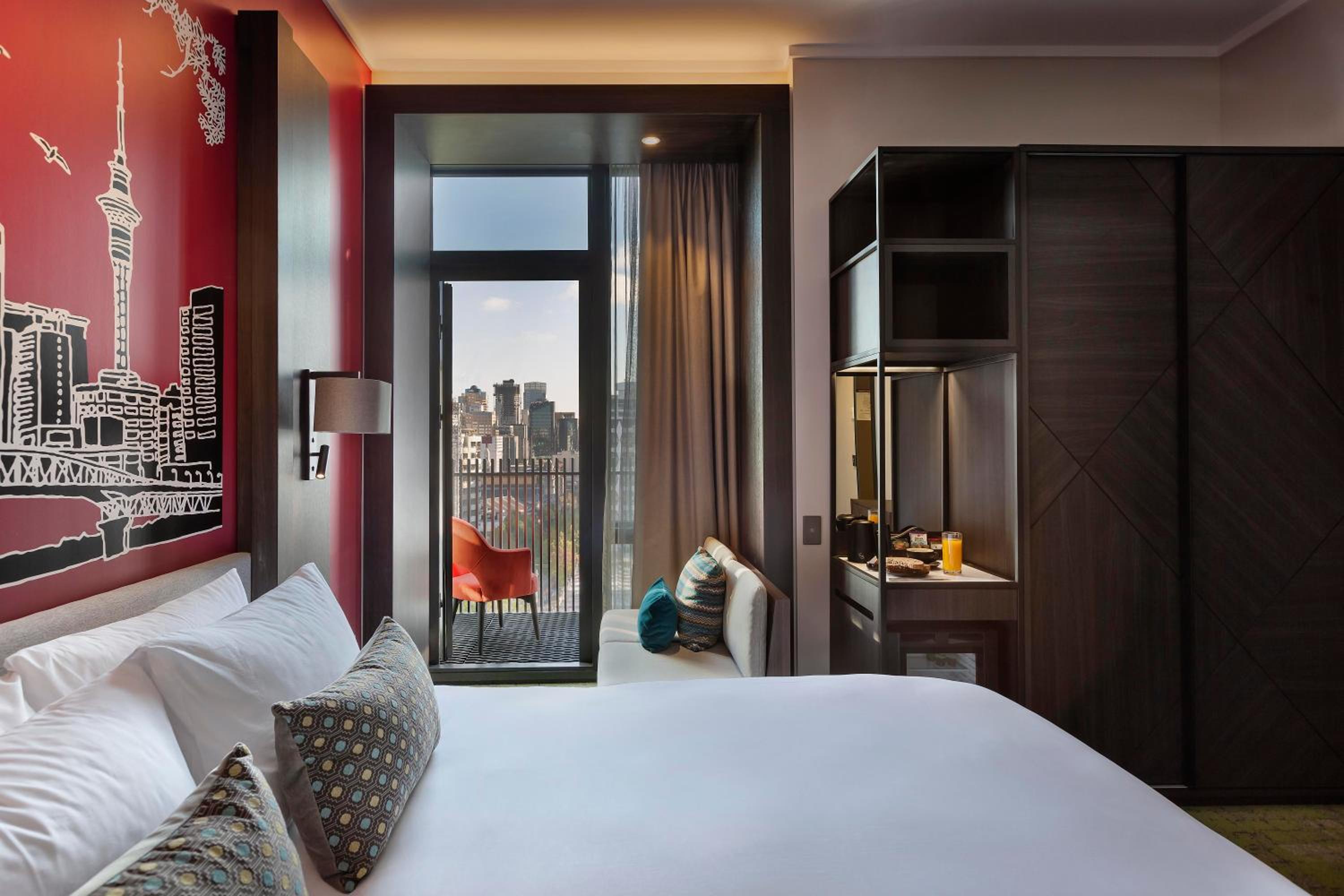 Deluxe King Room - Photo 2