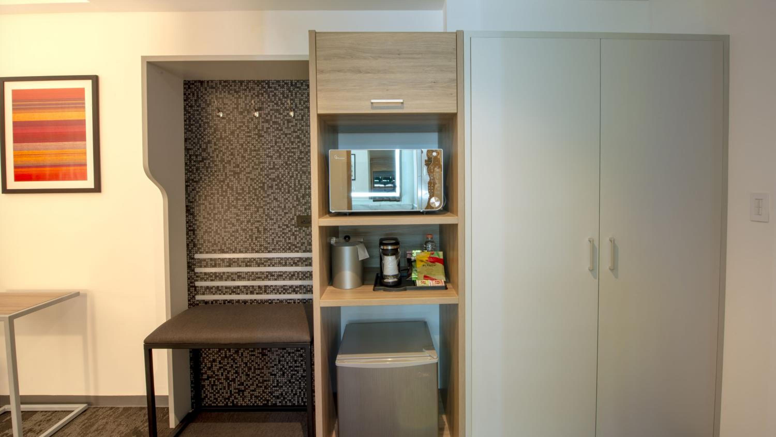Standard King Room - Accessible - Photo 3