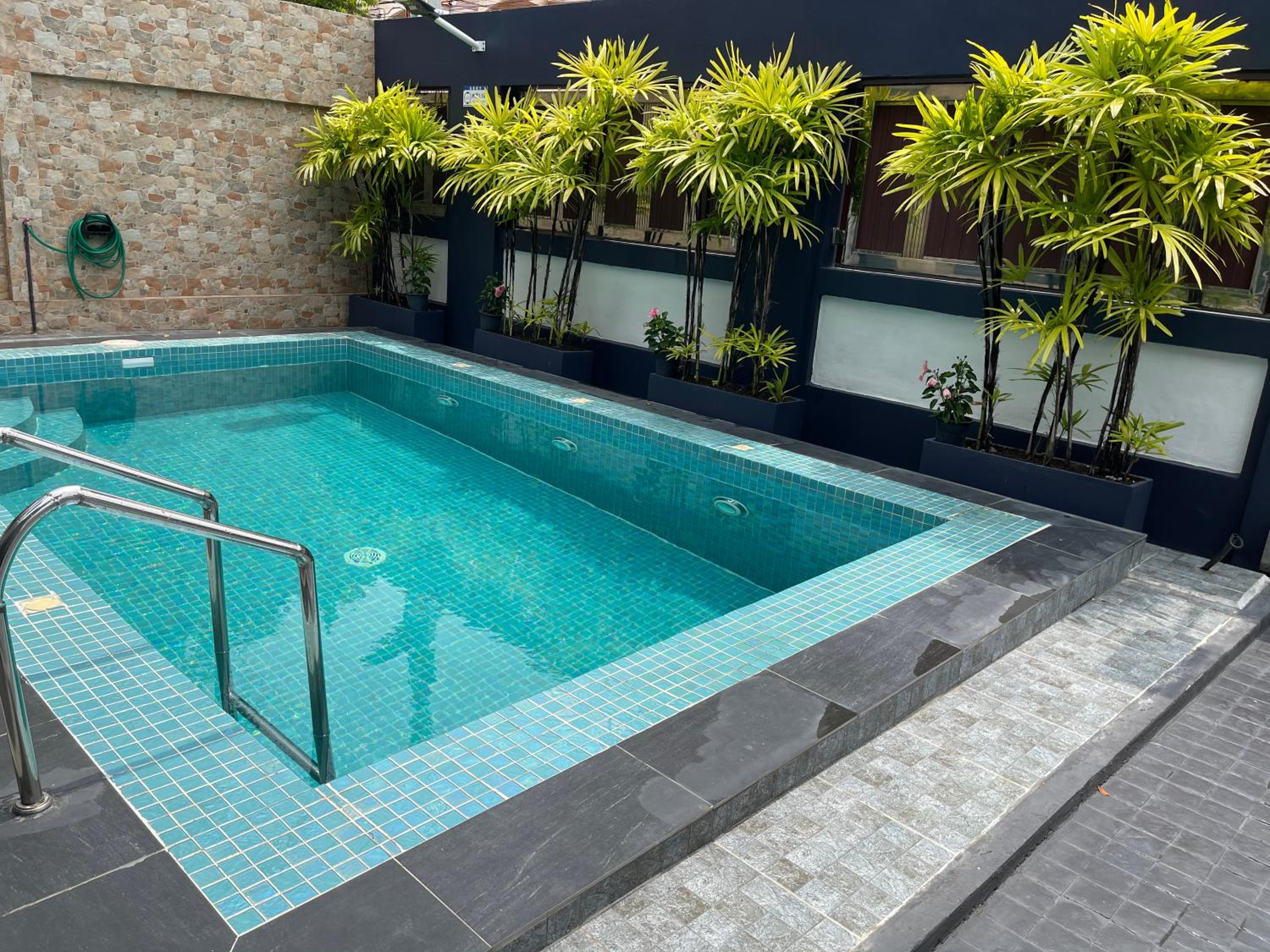 Villa with Private Pool - Photo 2