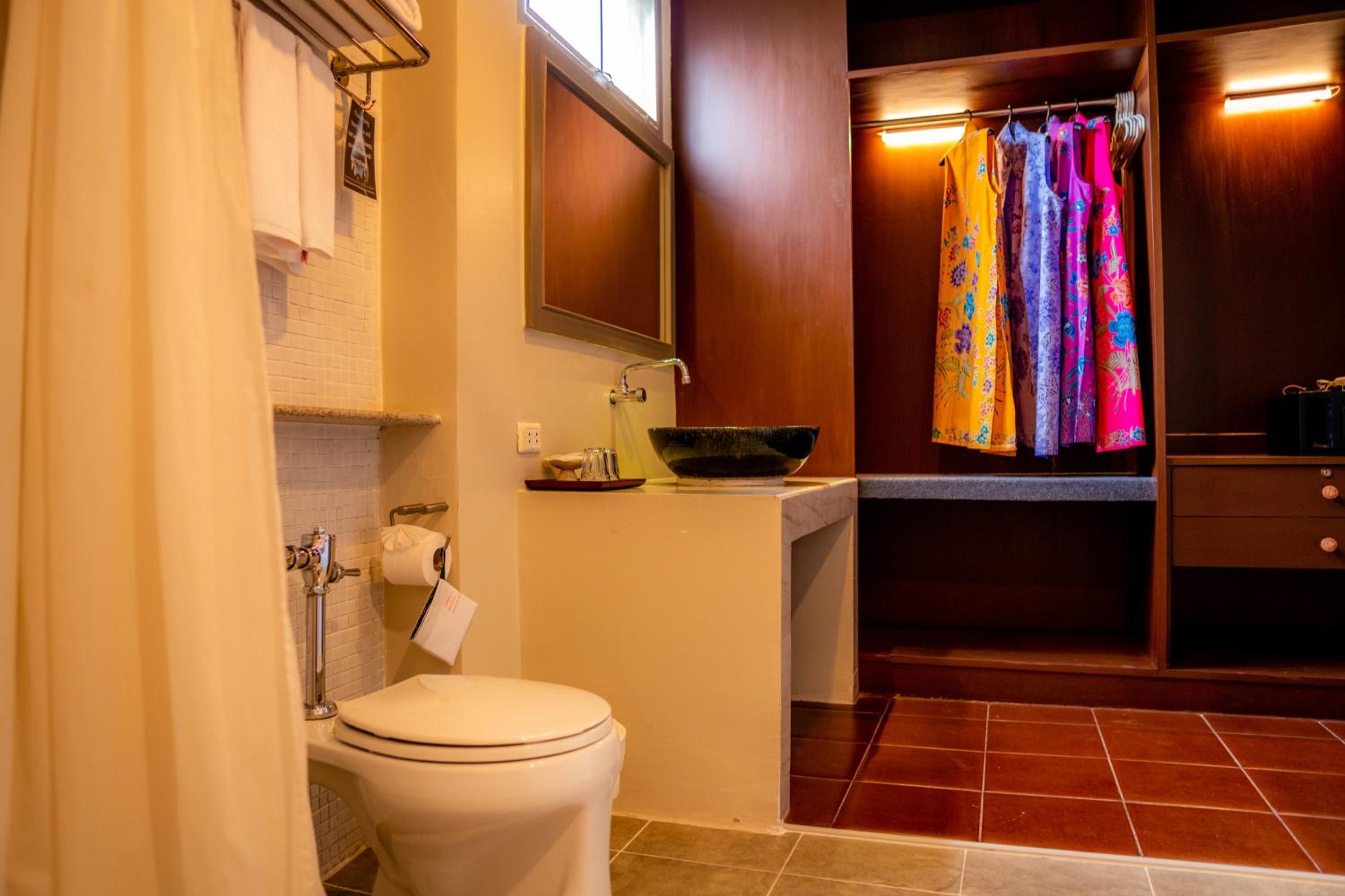 Suite - Photo 8