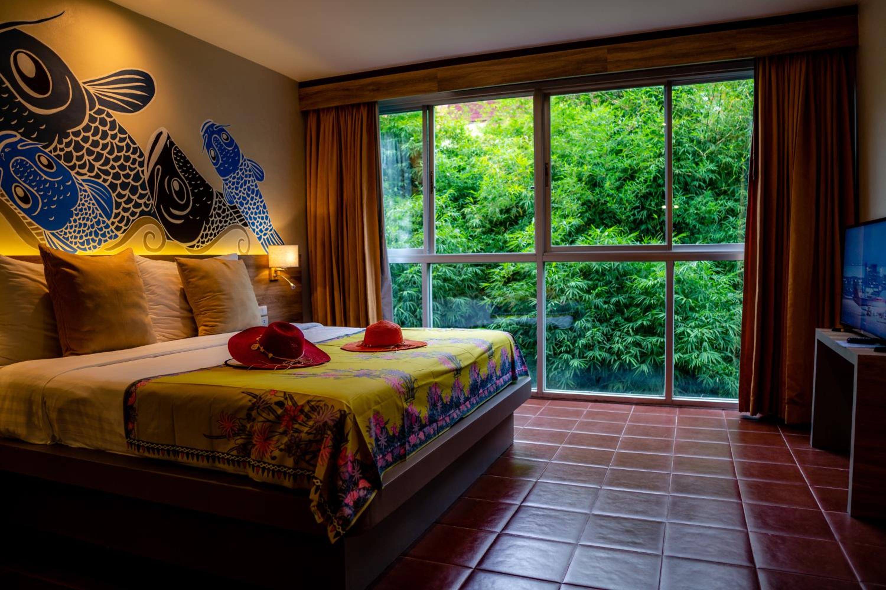 Suite - Photo 10
