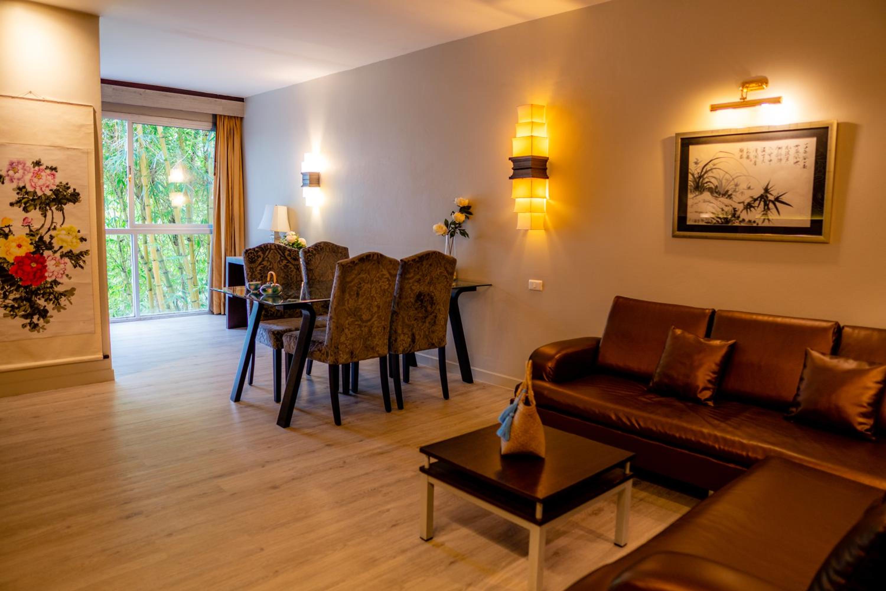 Suite - Photo 3