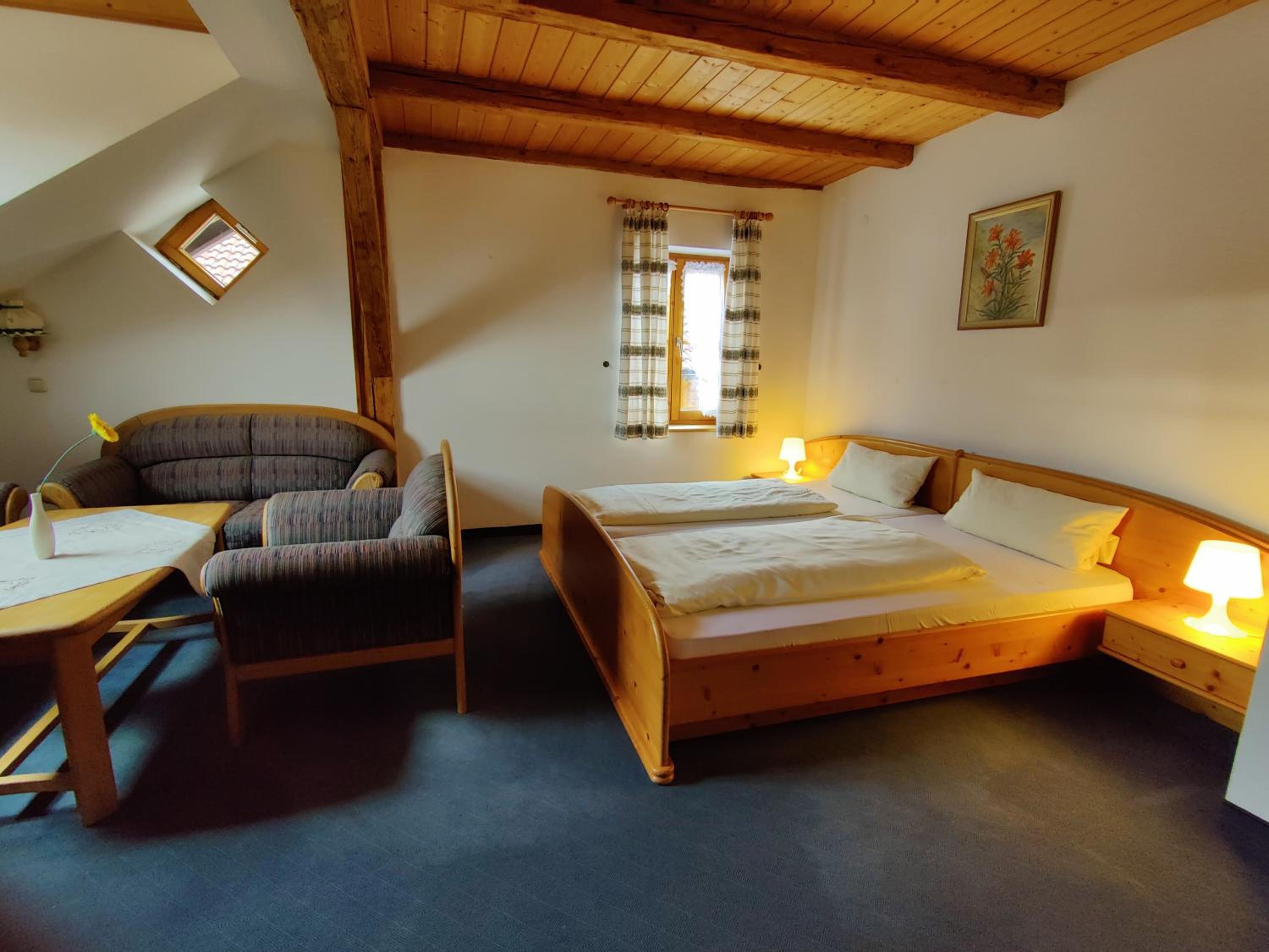 Family Room with Private Bathroom - Photo 3