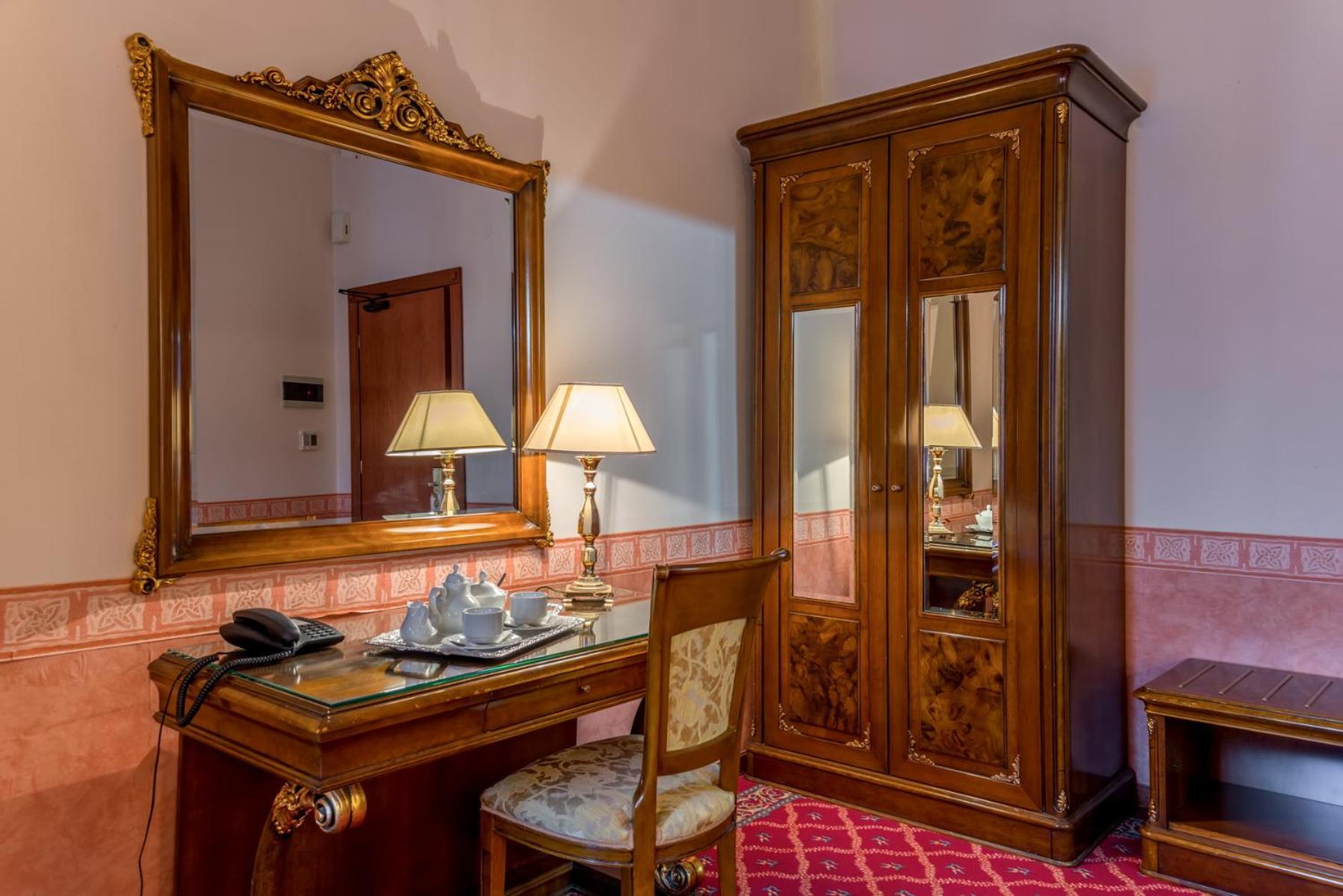 Double or Twin Room - Photo 3