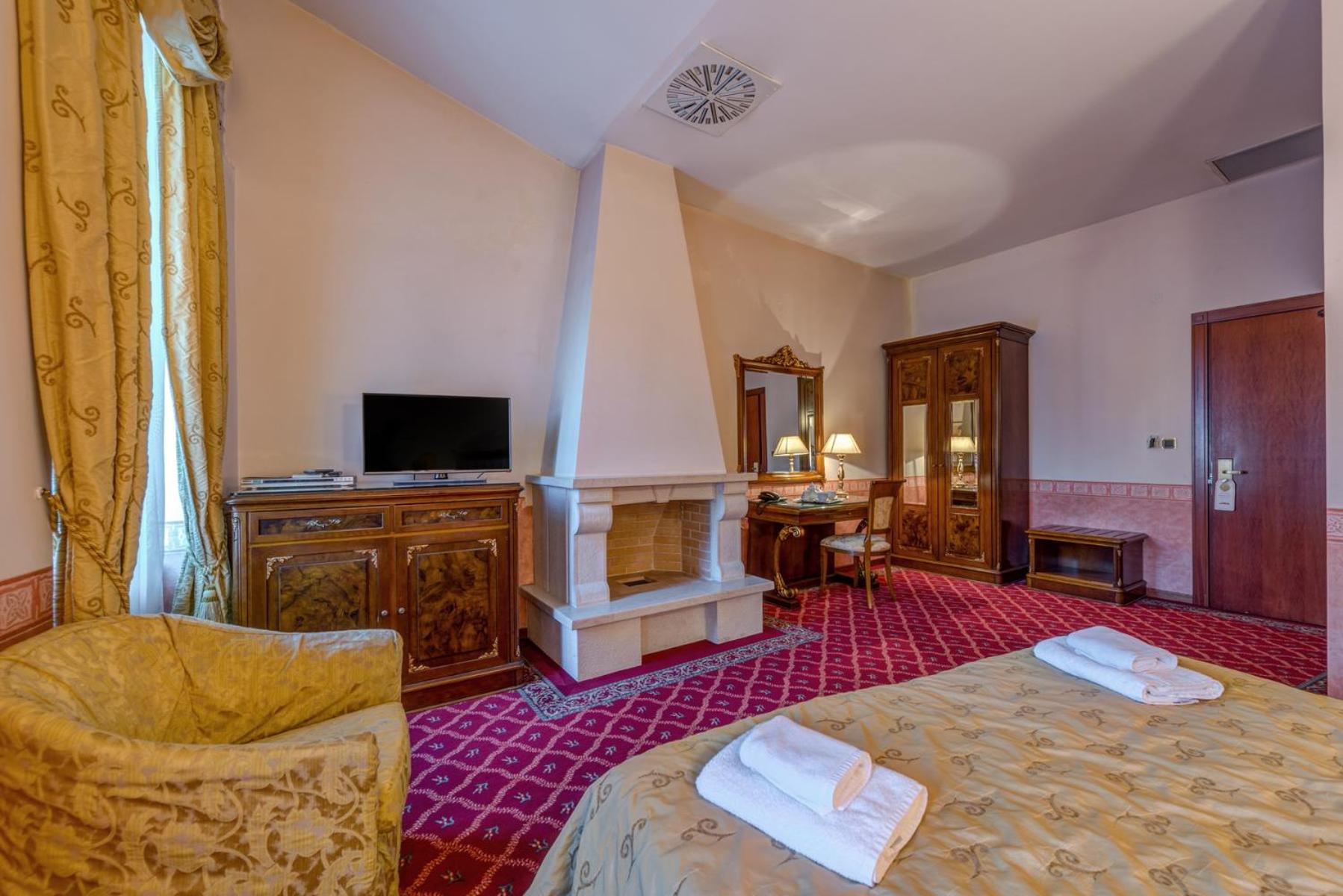 Double or Twin Room - Photo 2
