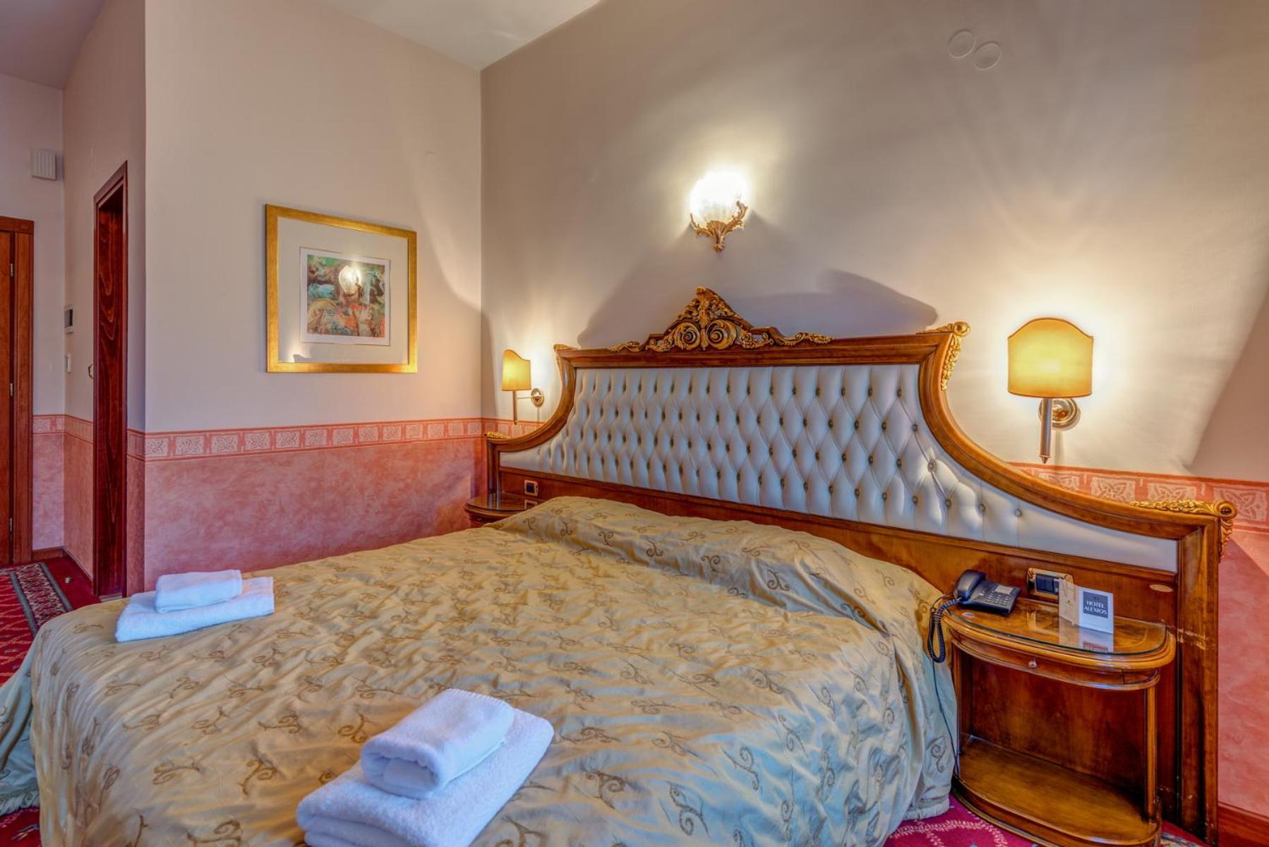 Double or Twin Room - Photo 4