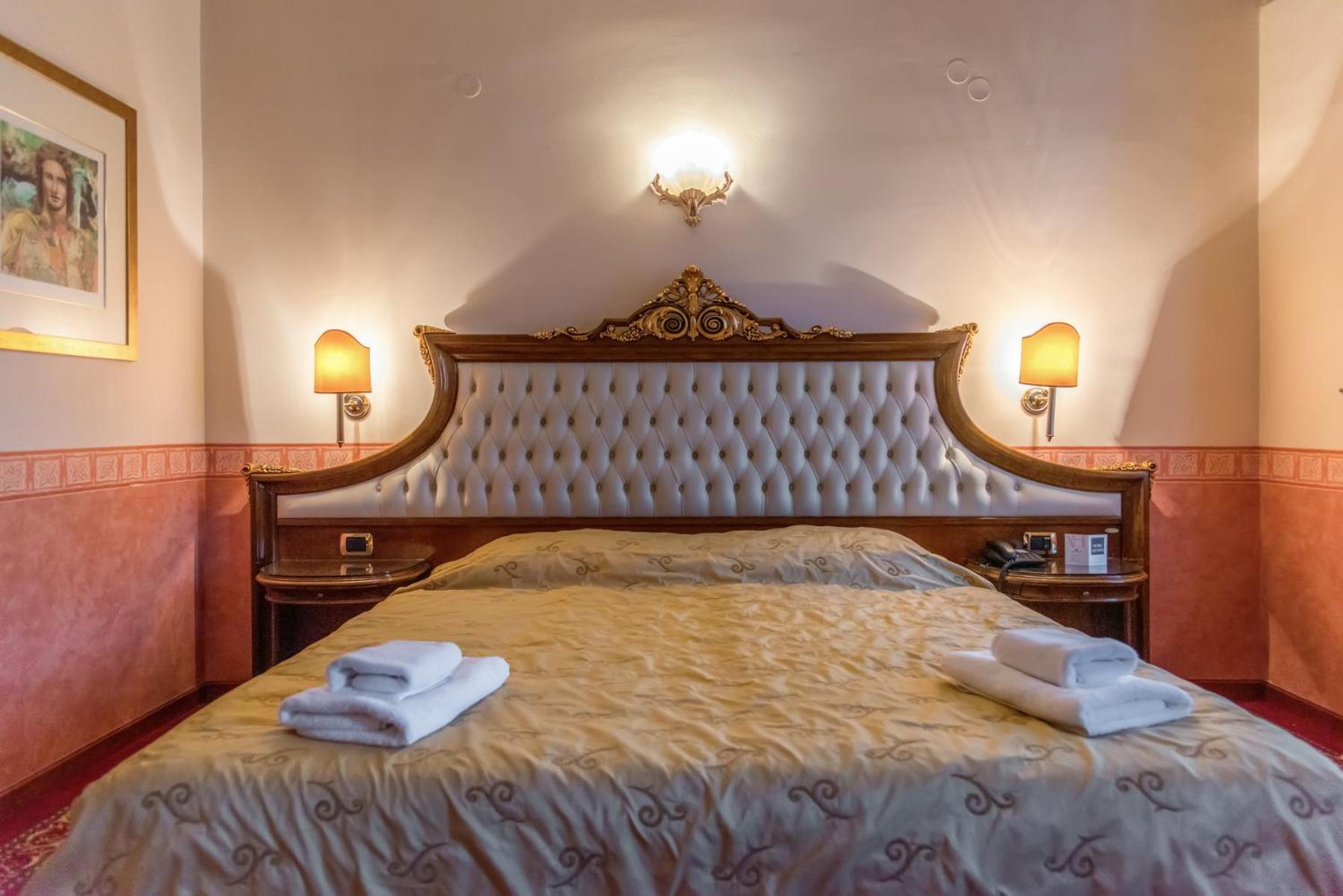 Double or Twin Room - Photo 9