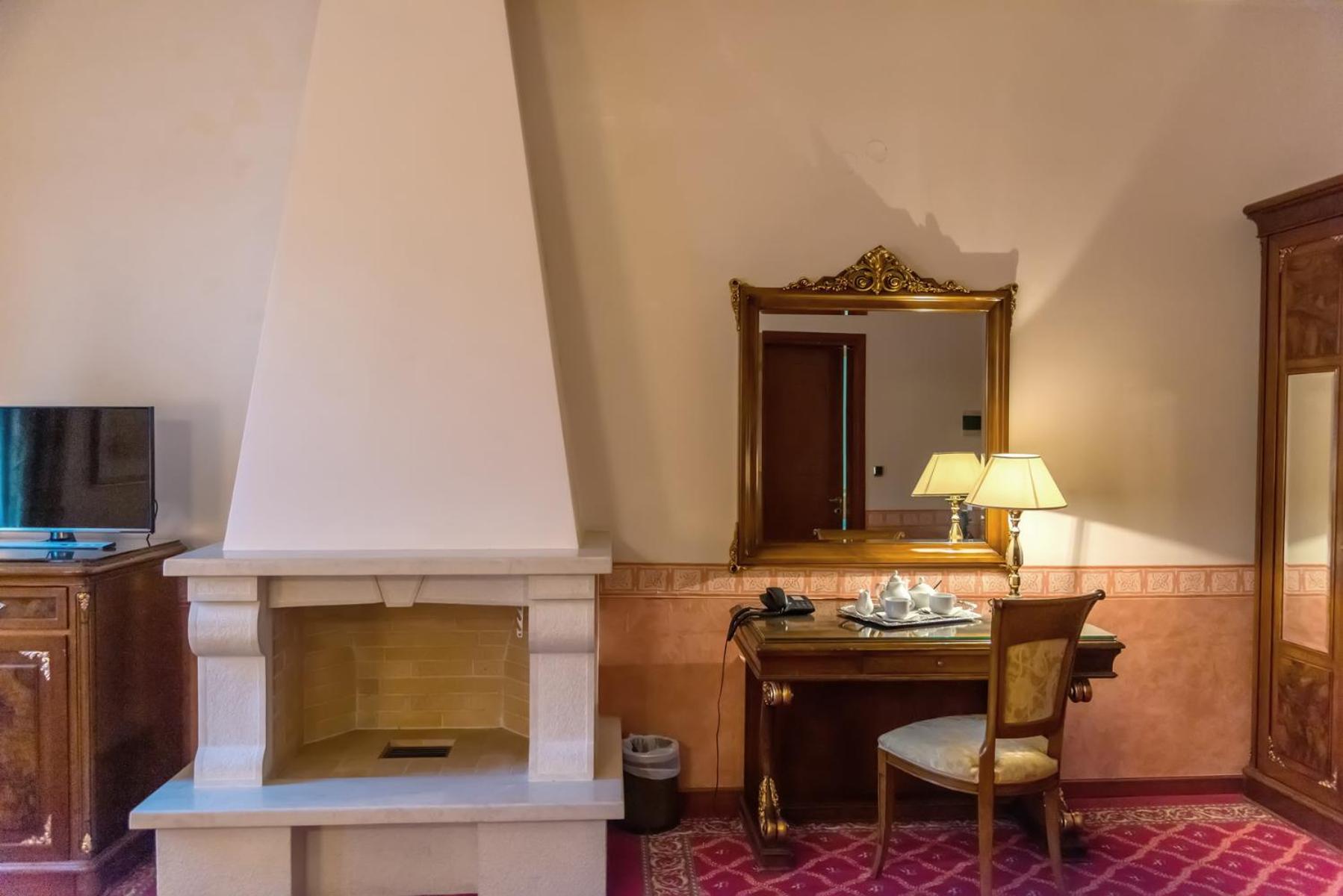 Double or Twin Room - Photo 11