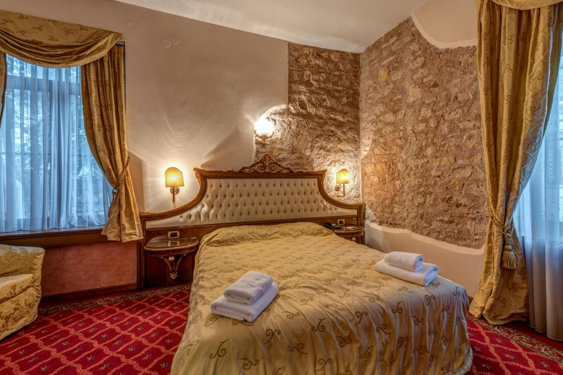 Double or Twin Room - Photo 16