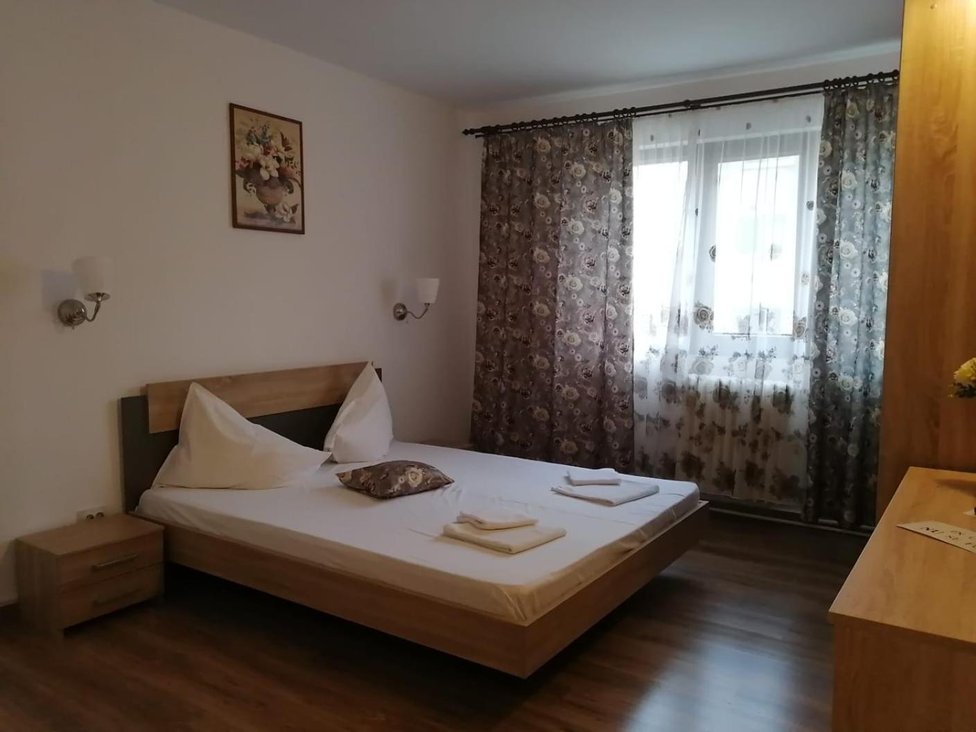 Double Room - Photo 6