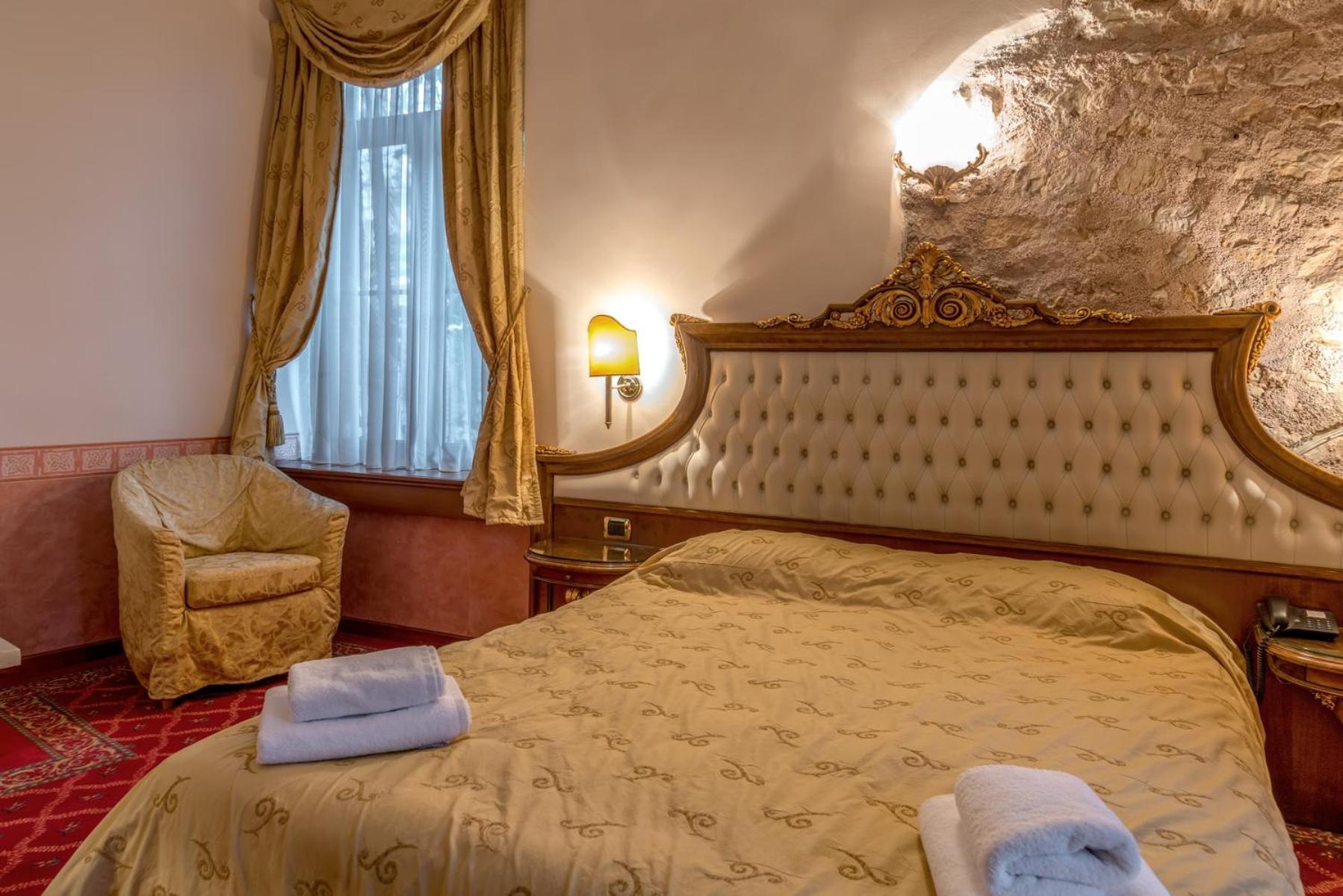 Double or Twin Room - Photo 22