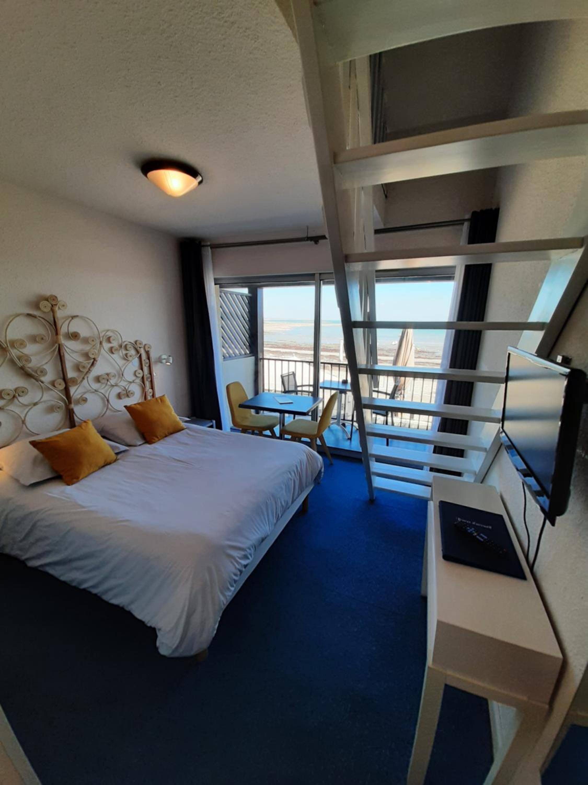 Family Room with Sea View photo 3