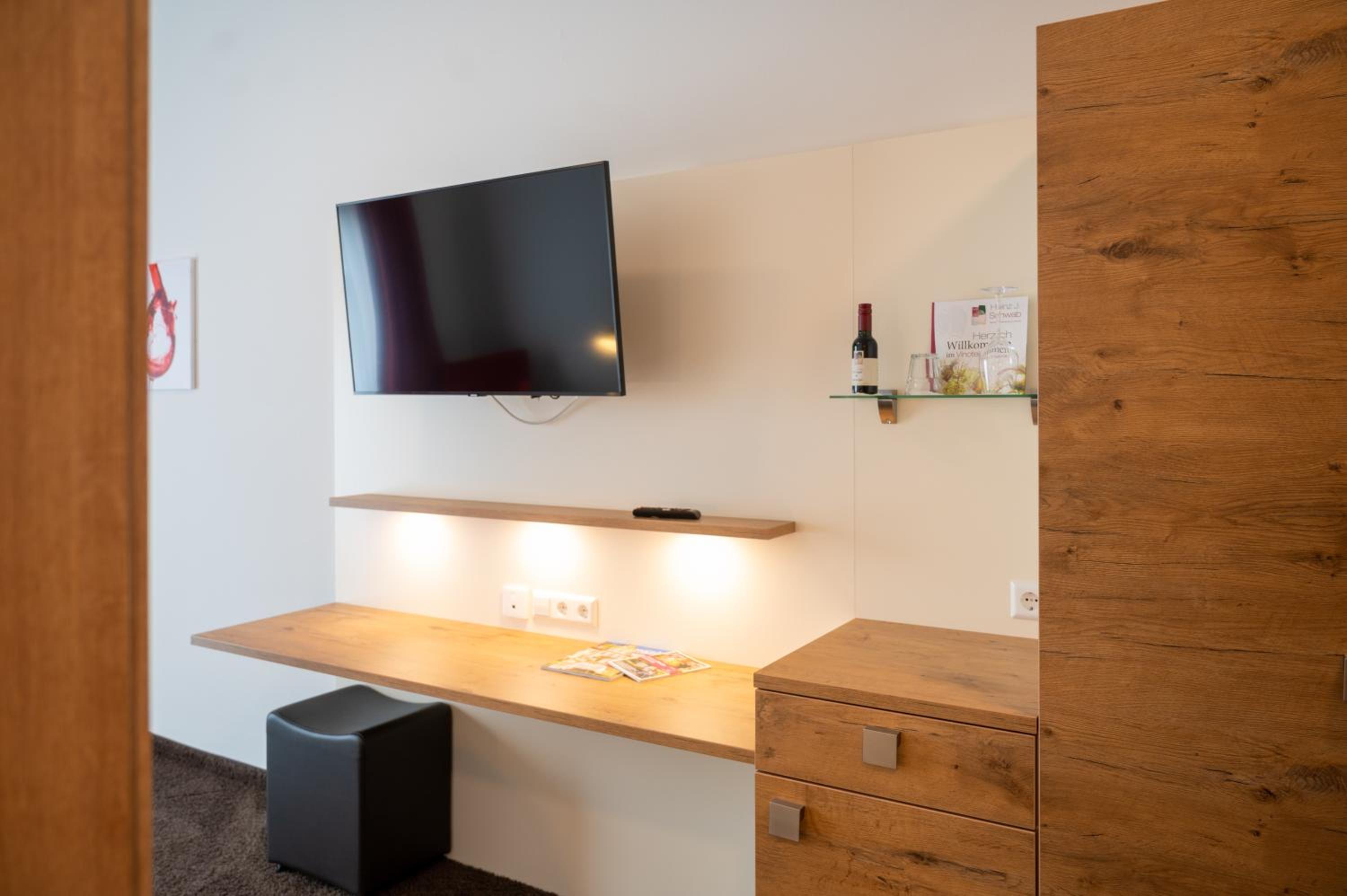 Double Room with Air-Condition photo 2