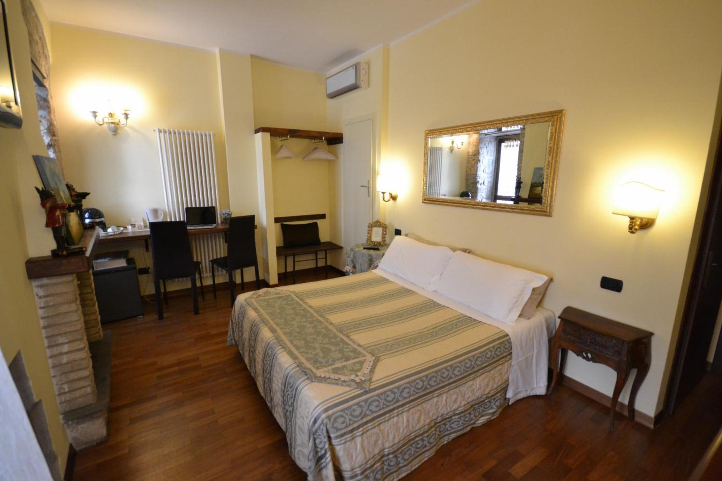 Basic Double or Twin Room photo 3