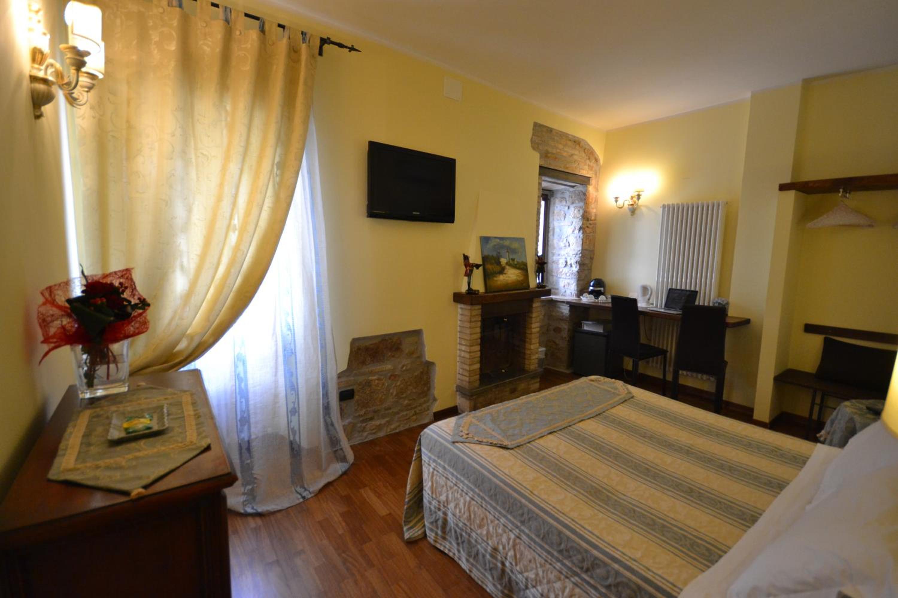 Basic Double or Twin Room photo 2