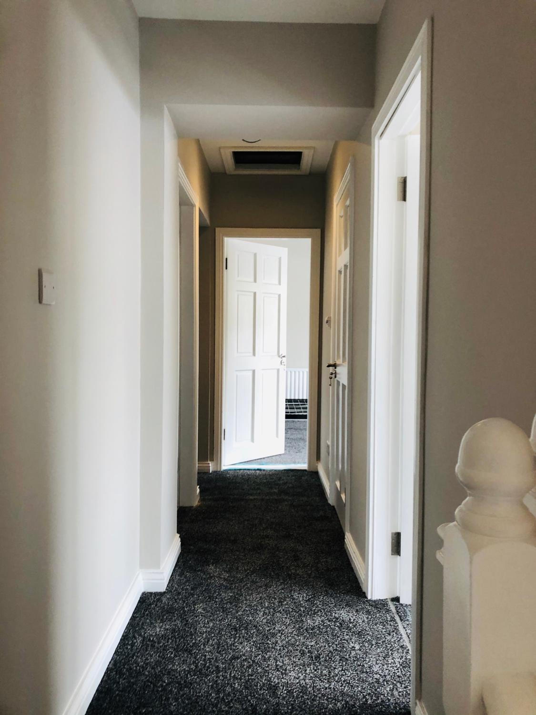 Five-Bedroom House - Photo 1